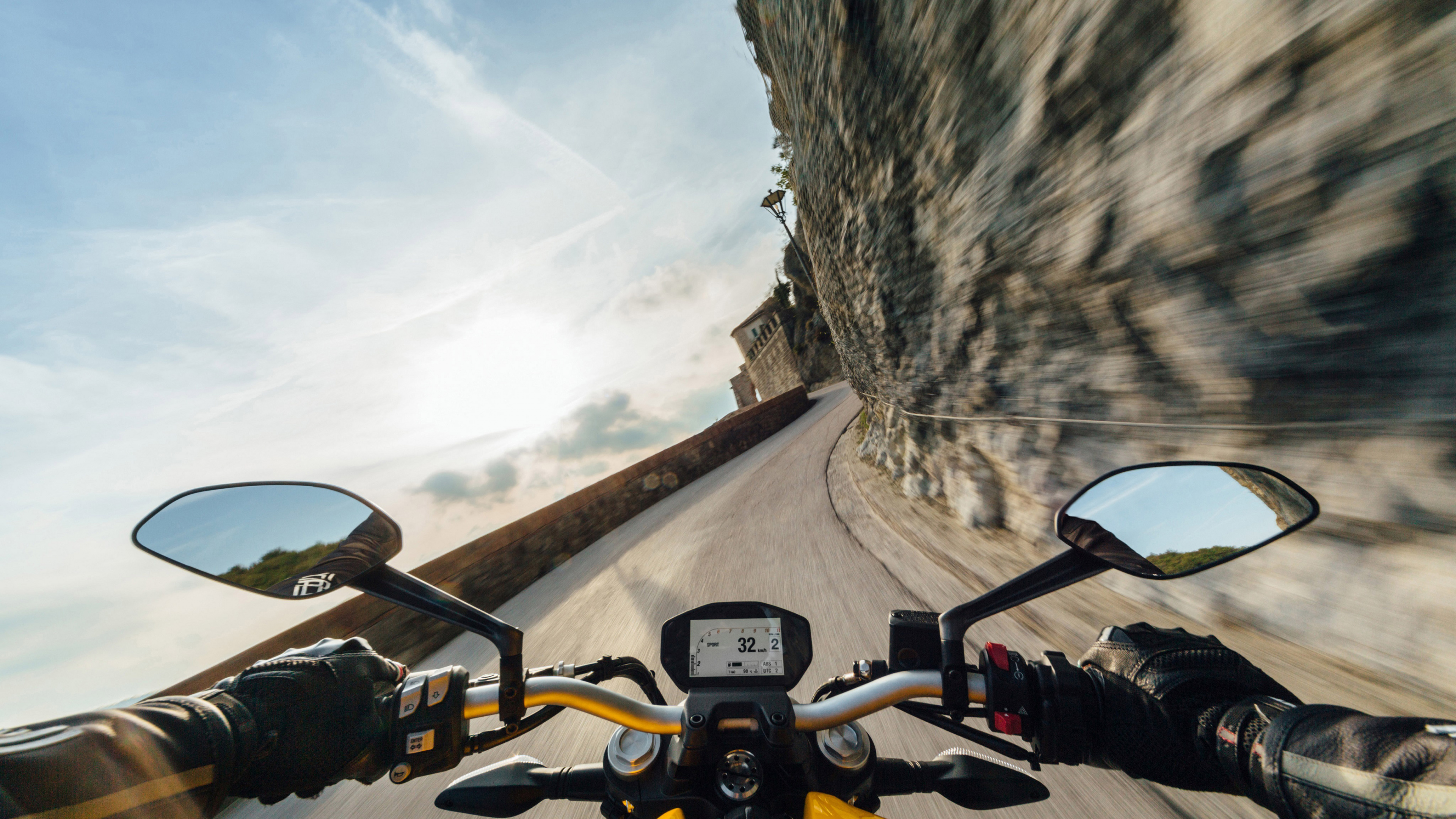 Обои руль велосипеда, зеркало заднего вида, Кафе рейсер, автомобильное зеркало, Дукати Панигале В4 в разрешении 3840x2160