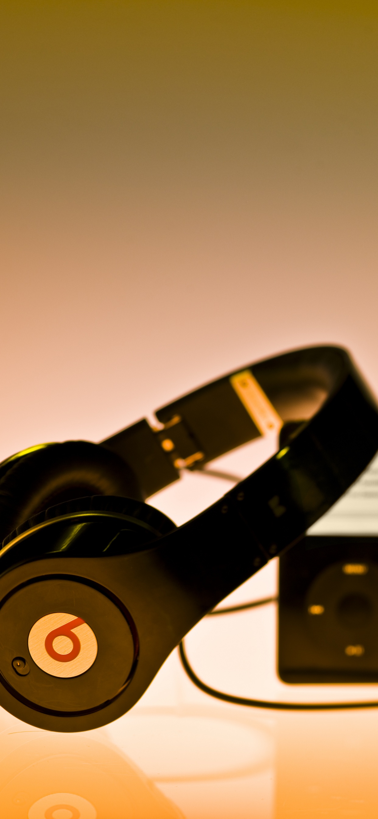 Обои beats electronics, наушники, звуковое оборудование, гаджет, технологии в разрешении 1242x2688