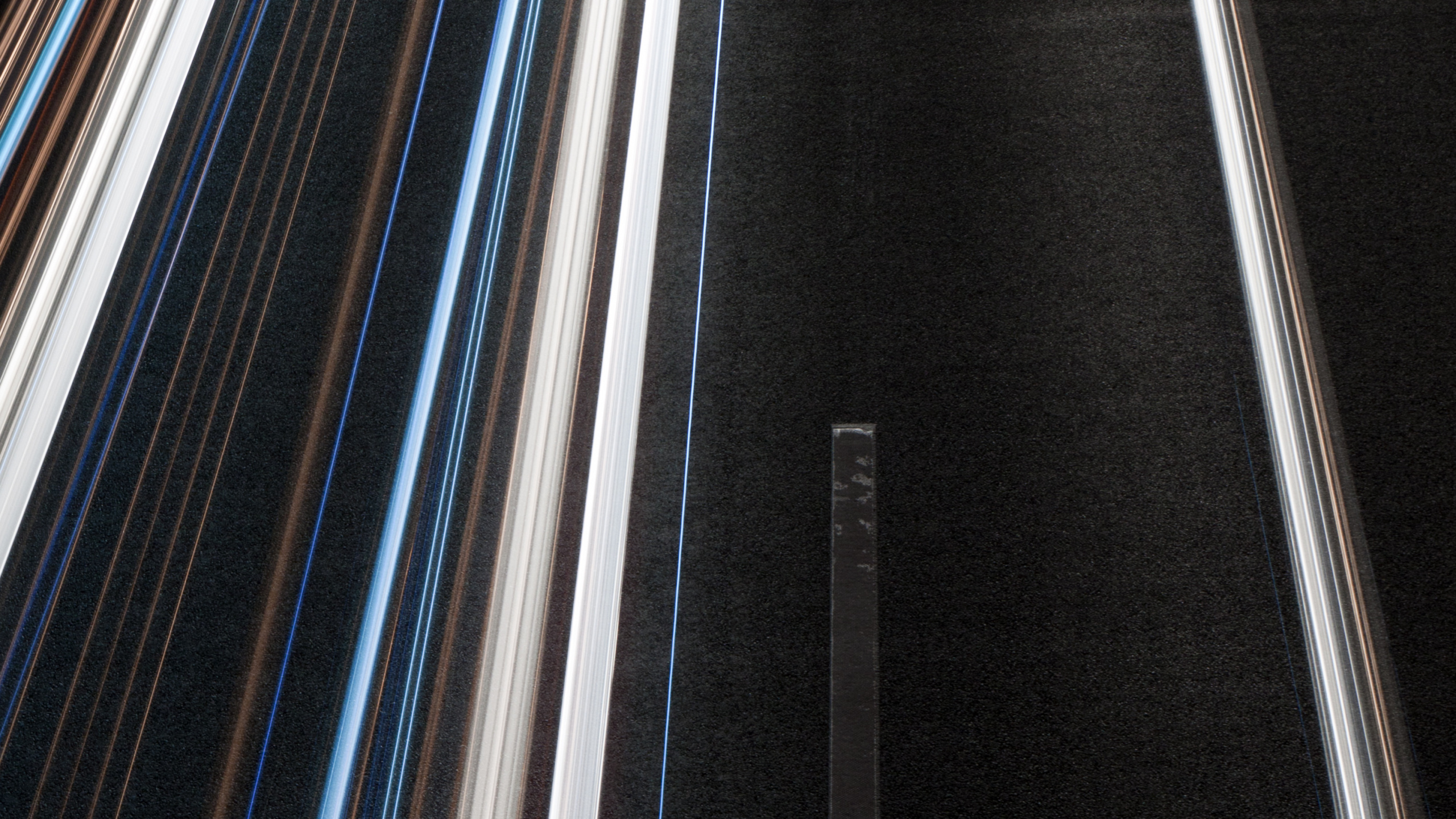 Обои сталь, линия, металл, дорога, архитектура в разрешении 2560x1440