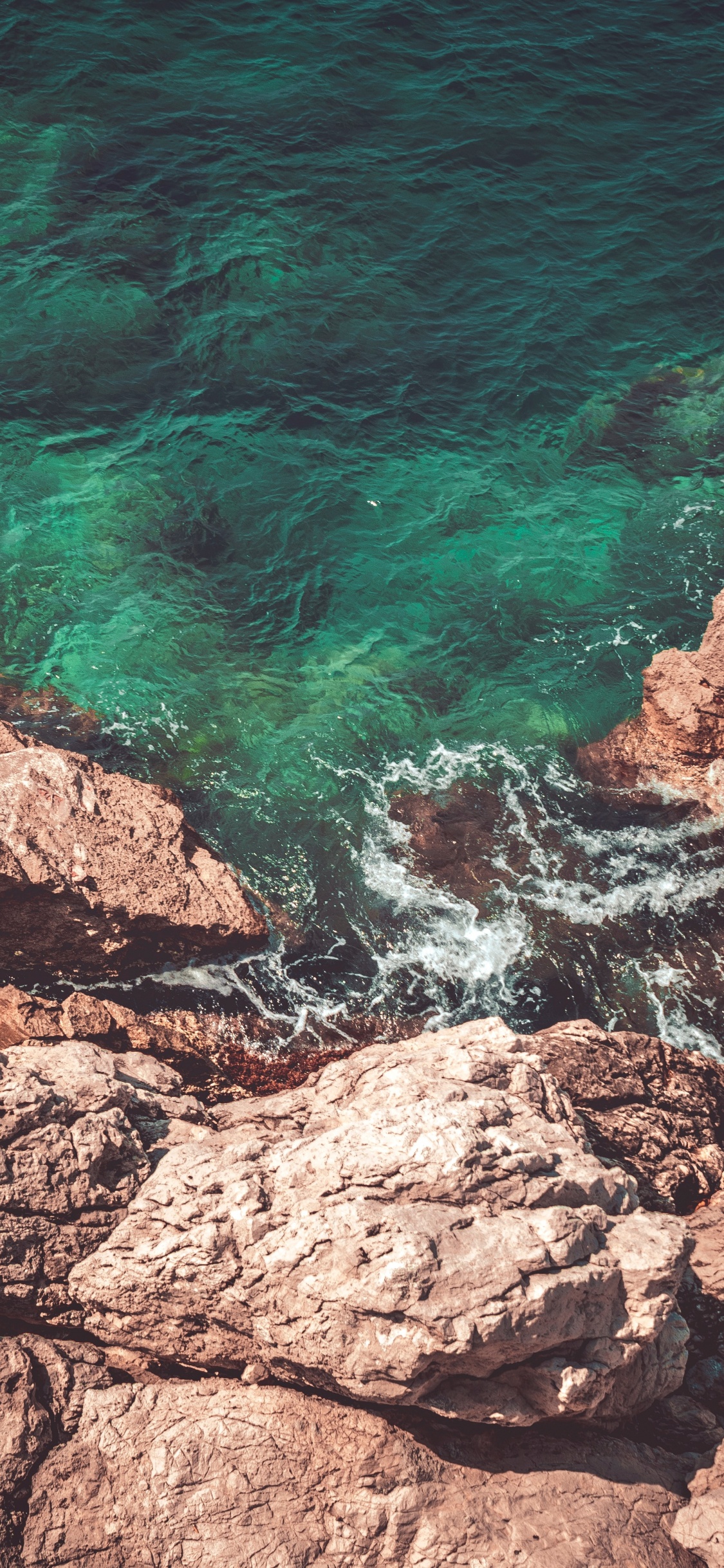 Обои геология, klippe, бирюза, лазурный, мыс в разрешении 1125x2436