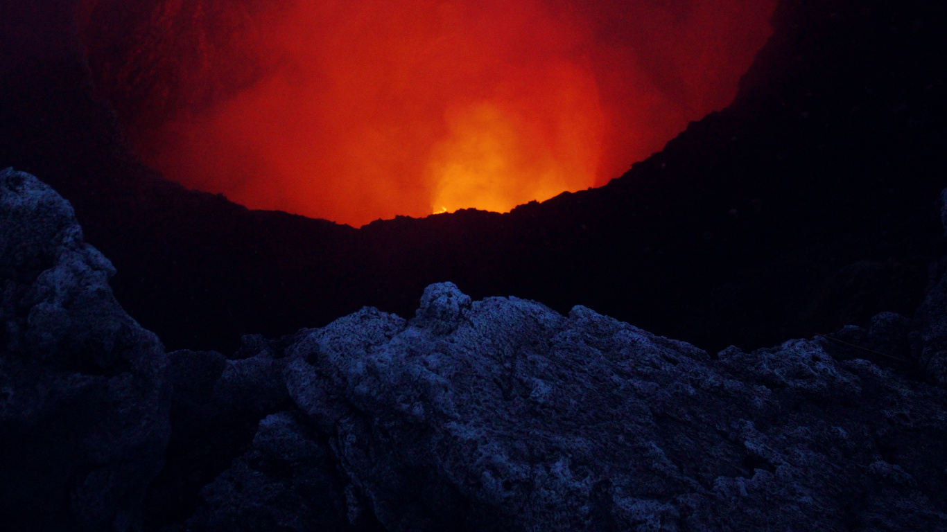 Обои типы вулканических извержений, лава, вулкан, щитовой вулкан, вулканического рельефа в разрешении 1366x768