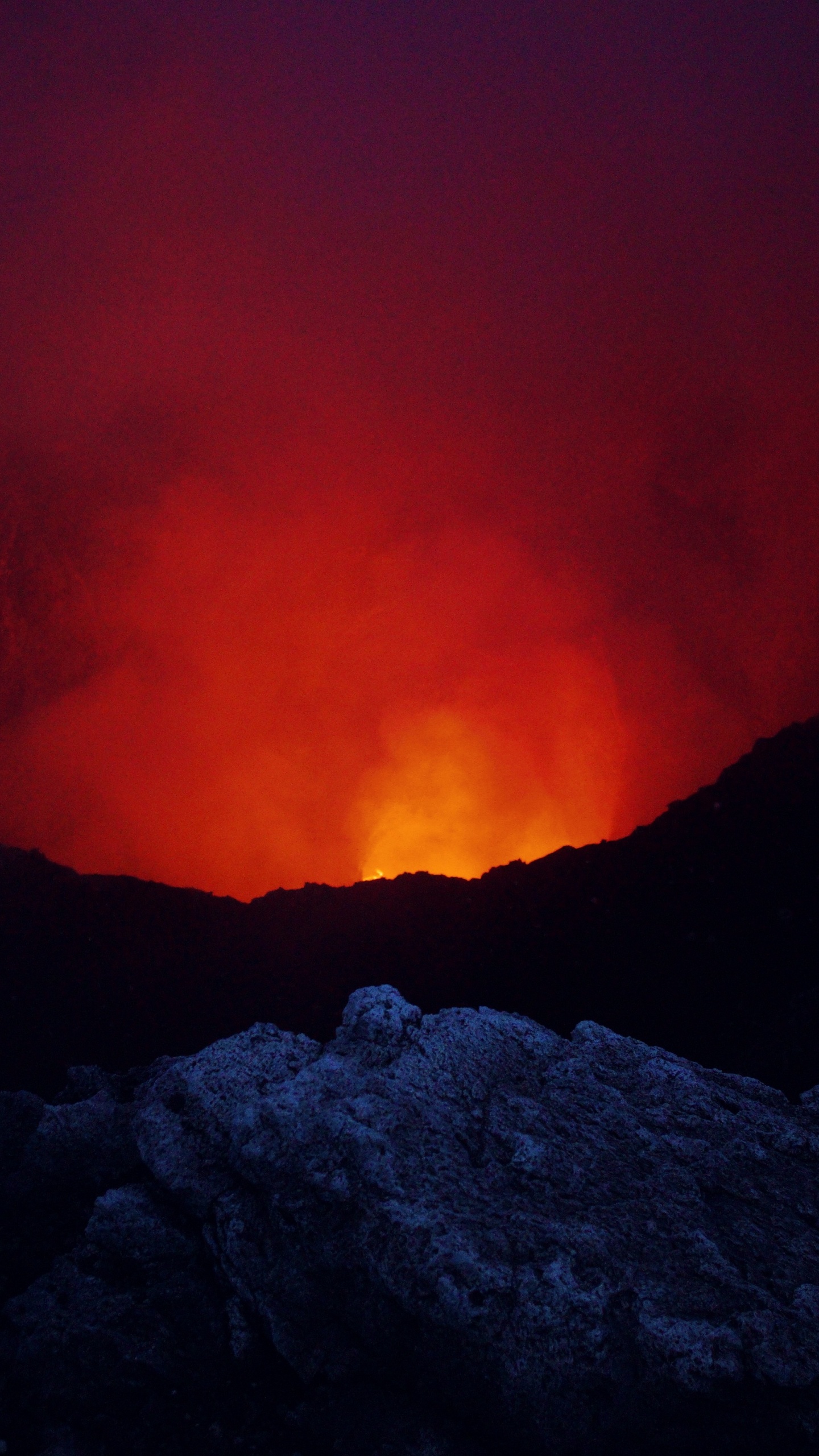 Обои типы вулканических извержений, лава, вулкан, щитовой вулкан, вулканического рельефа в разрешении 1440x2560