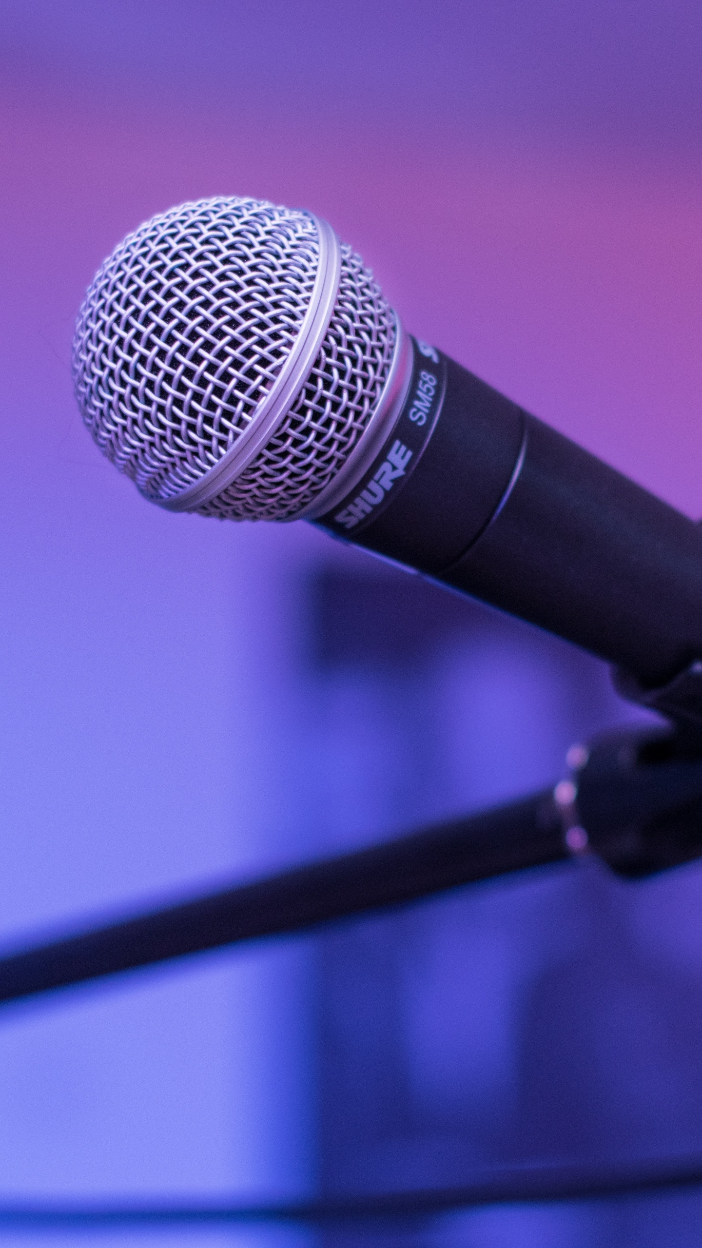 Обои Компания Shure SM58 прекрасно, микрофон, Шур, студия звукозаписи, микрофонная стойка в разрешении 1440x2560