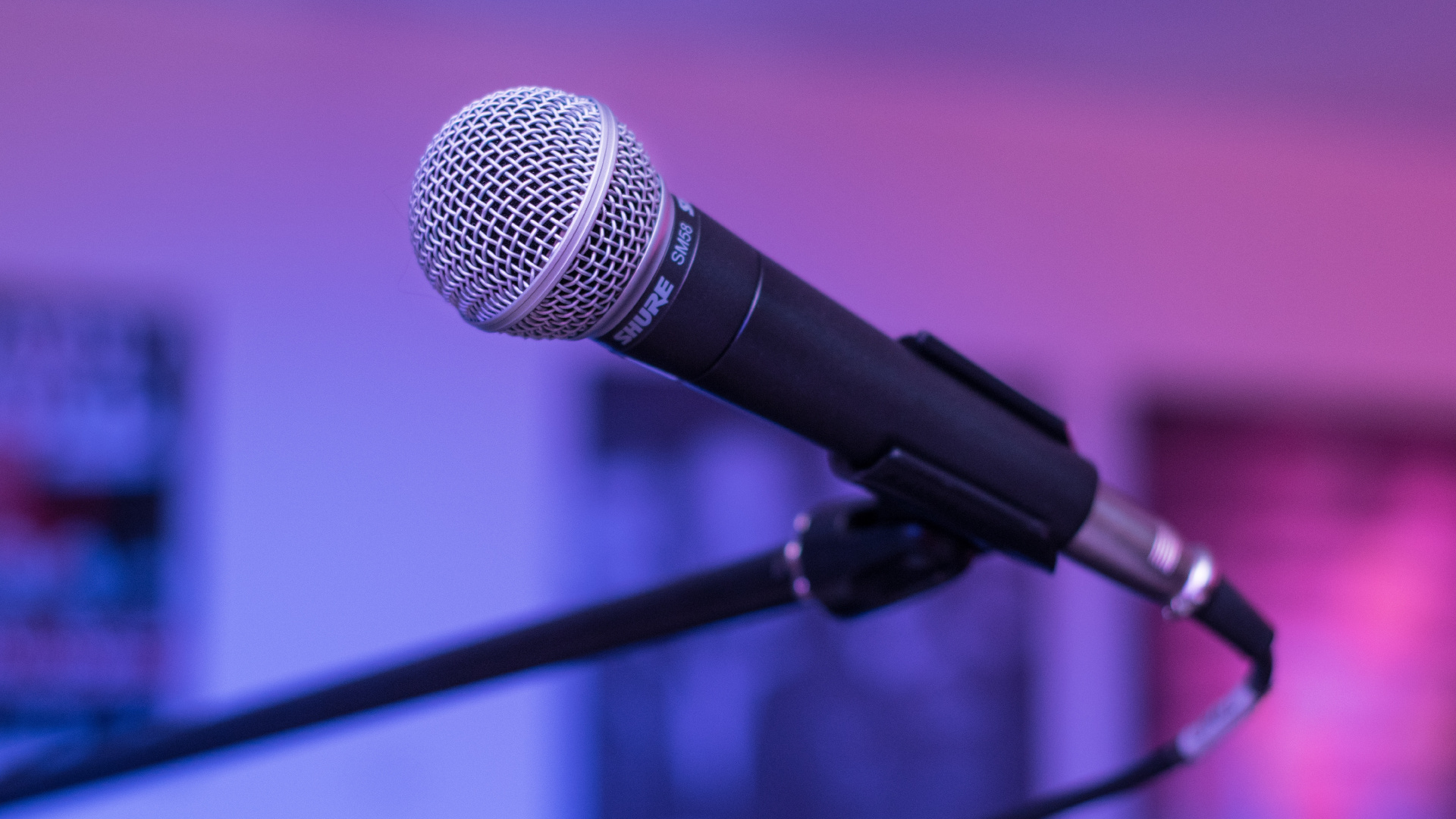 Обои Компания Shure SM58 прекрасно, микрофон, Шур, студия звукозаписи, микрофонная стойка в разрешении 1920x1080