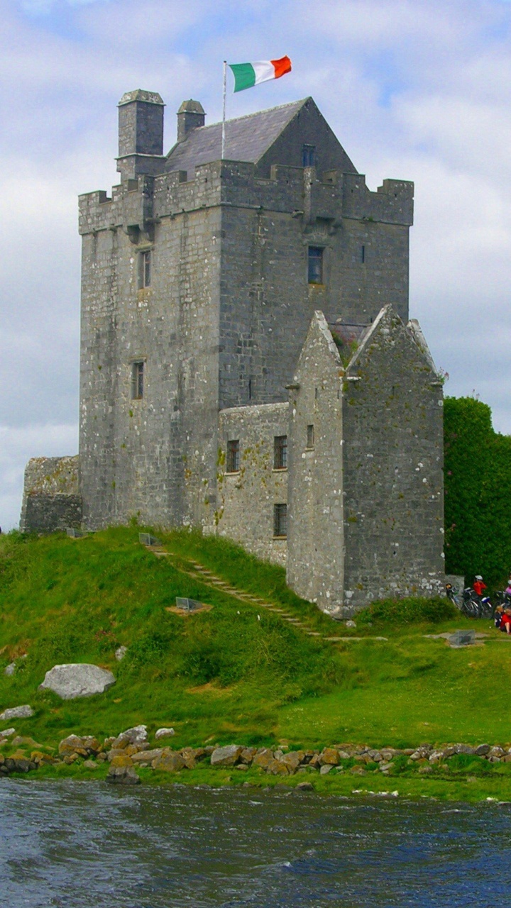 Обои Замок Дангвайр, замок, здание, фортификация, мыс в разрешении 720x1280