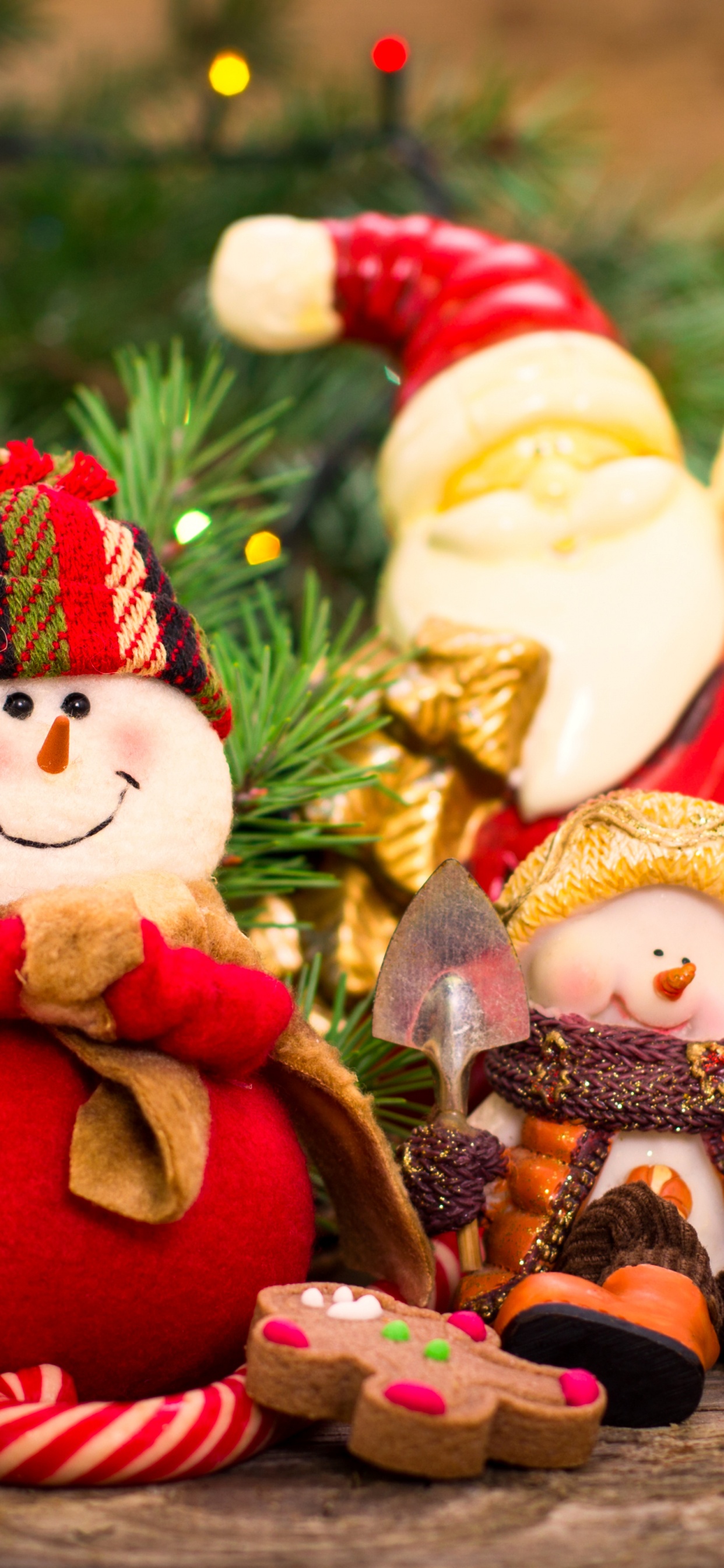 Обои Рождественский день, Санта-Клаус, Рождество, елка, рождественский орнамент в разрешении 1242x2688