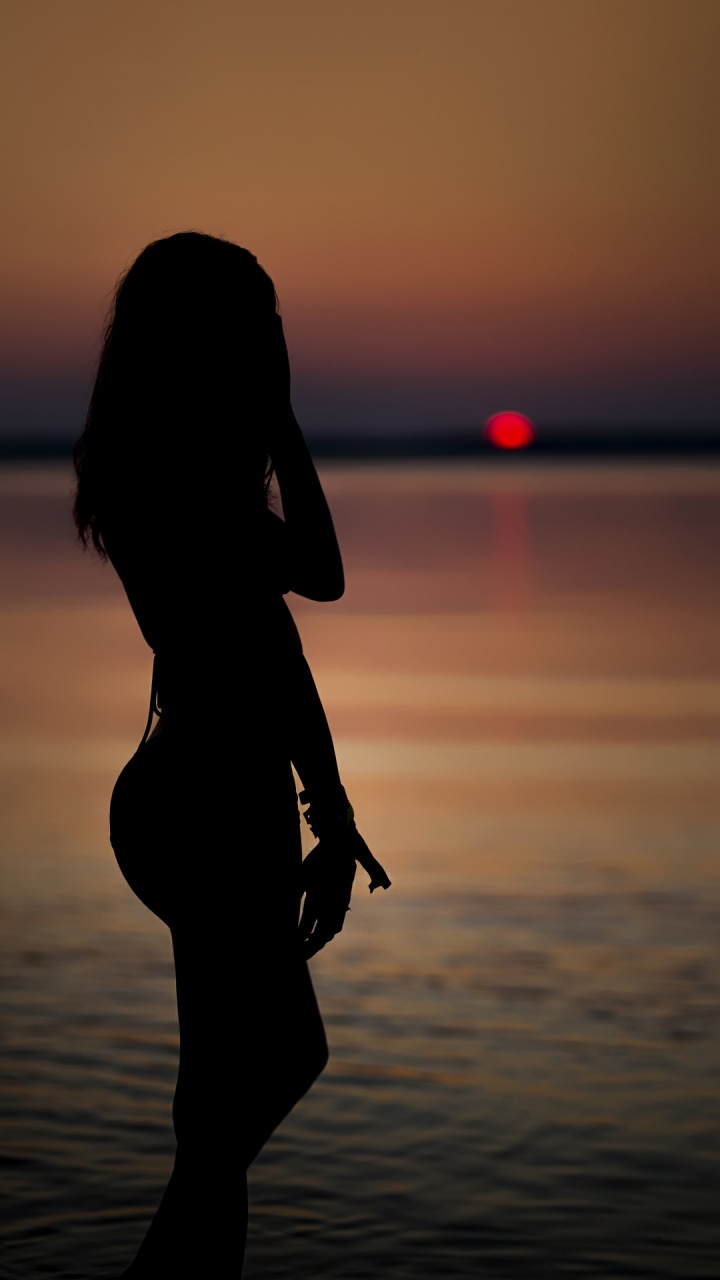 Обои море, вода, Люди в природе, послесвечение, Счастлив в разрешении 720x1280