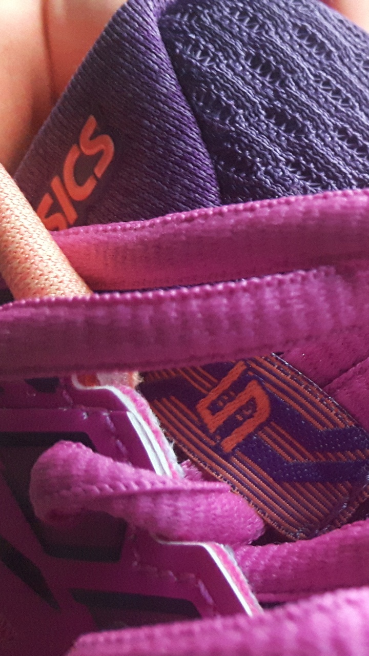 Обои кеды, башмак, шнурки, розовый, Фиолетовый в разрешении 720x1280