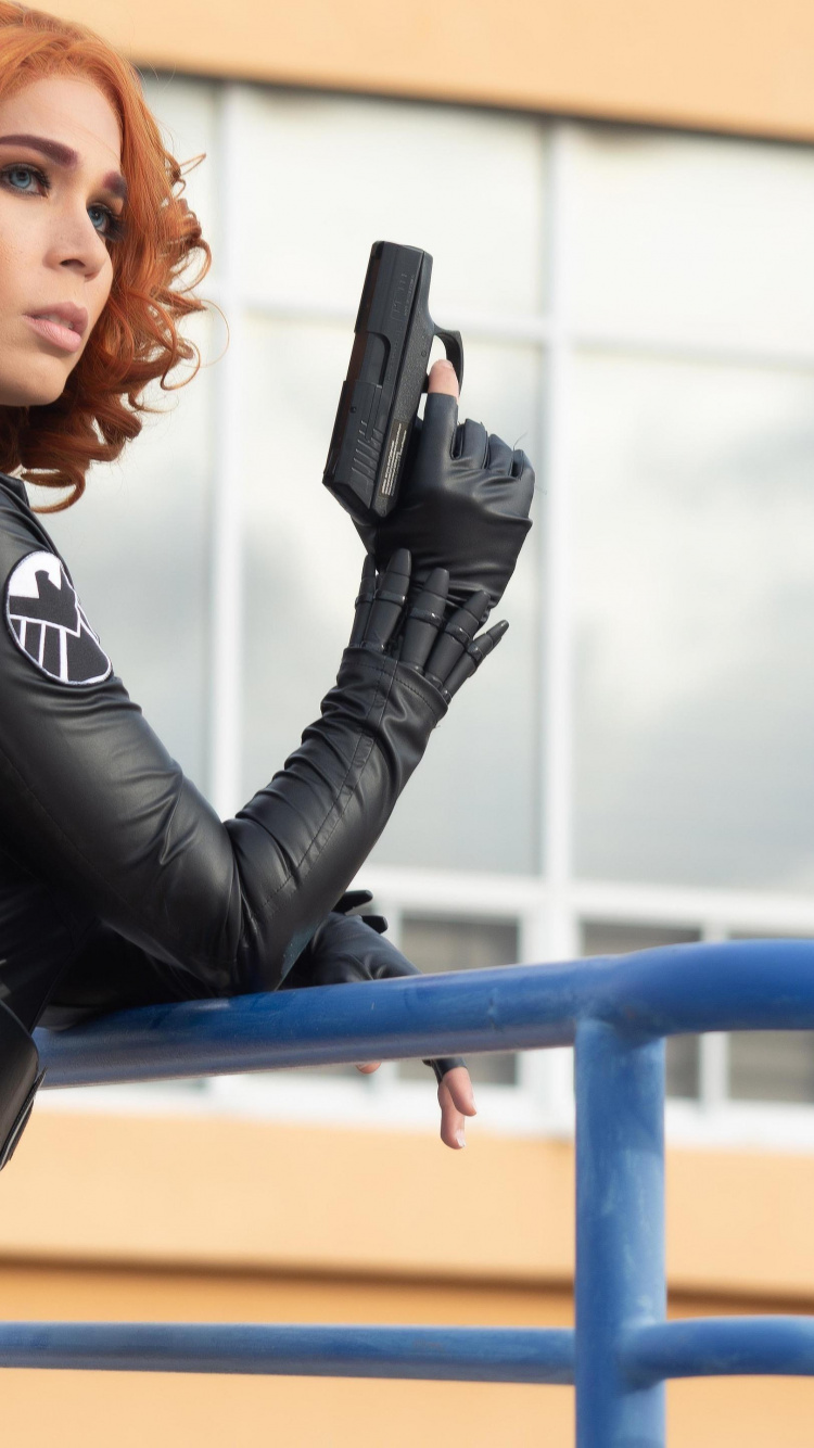 Обои черная вдова косплей, Черная Вдова, косплей, супергерой, комиксы Марвел в разрешении 750x1334