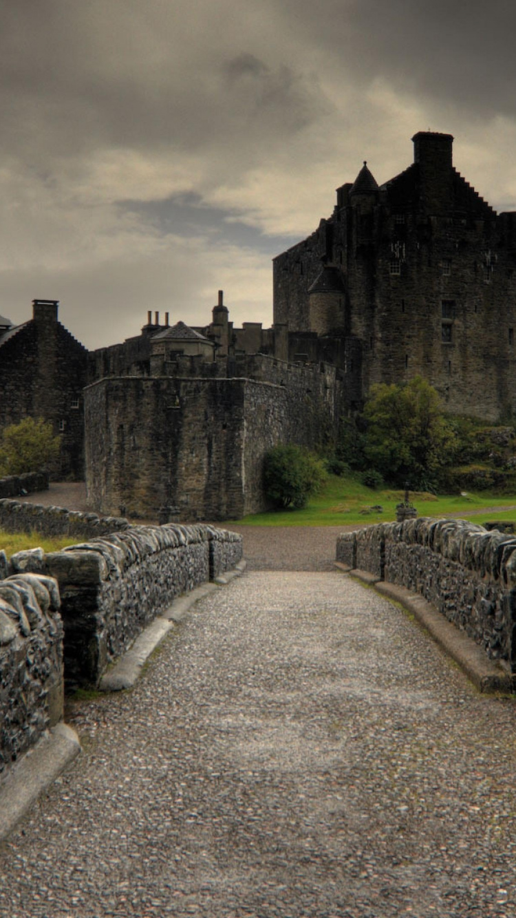 Обои замок, нагорье, здание, фортификация, облако в разрешении 750x1334