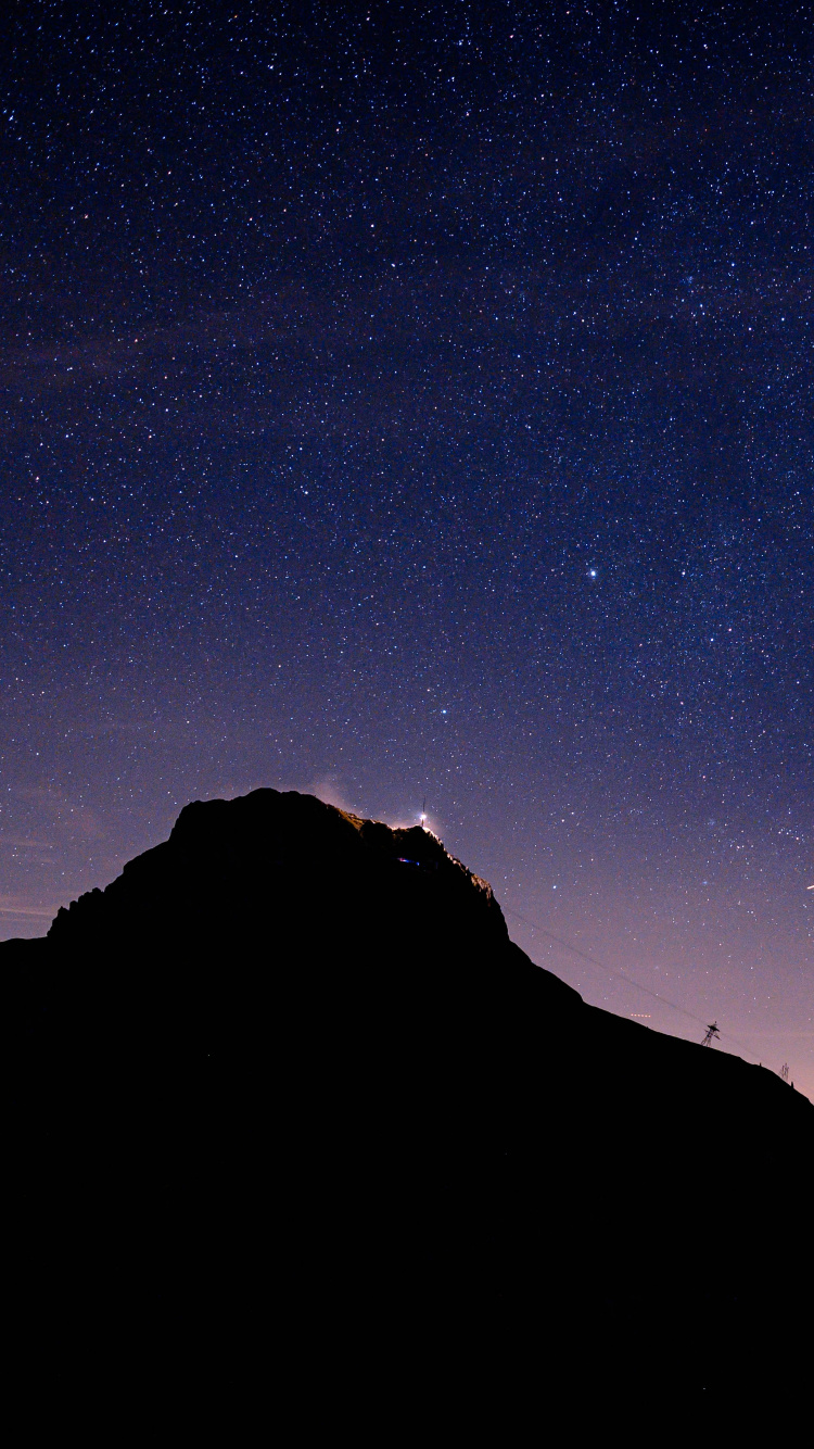 Обои ночь, гора, черный, синий, горный рельеф в разрешении 750x1334