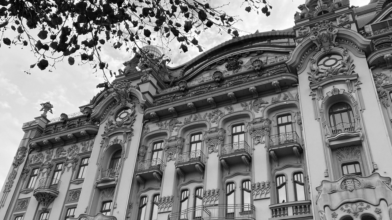 Обои ориентир, классическая архитектура, черный и белый, история, фасад в разрешении 1280x720