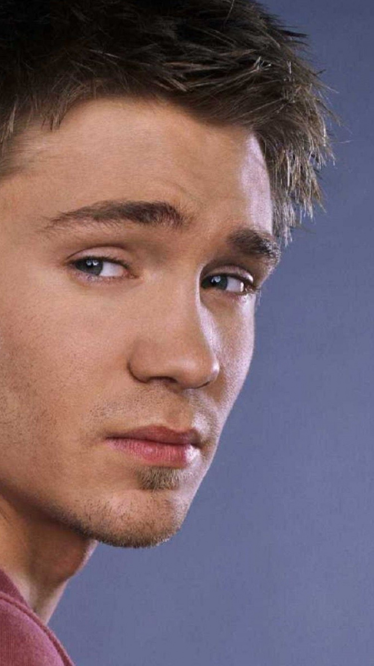 Обои знаменитость, подбородок, лоб, прическа, щека в разрешении 750x1334