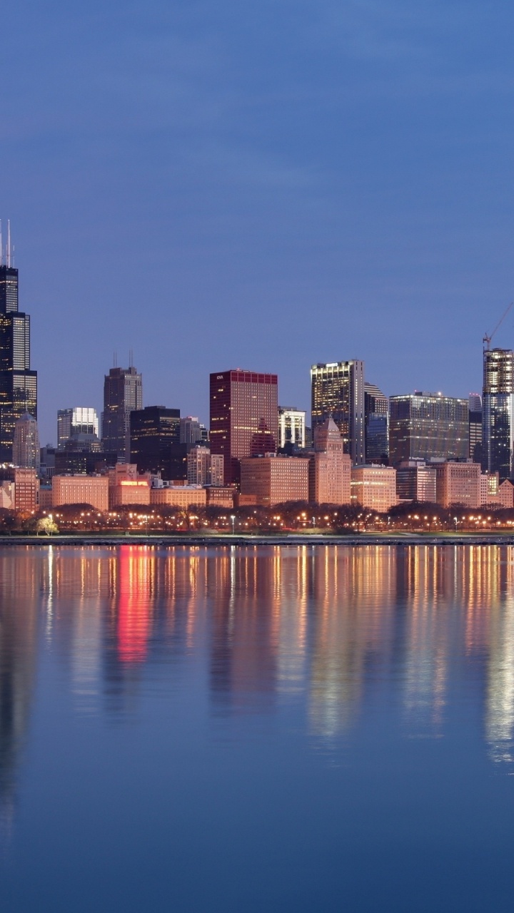 Обои линия горизонта, город, городской пейзаж, отражение, дневное время в разрешении 720x1280