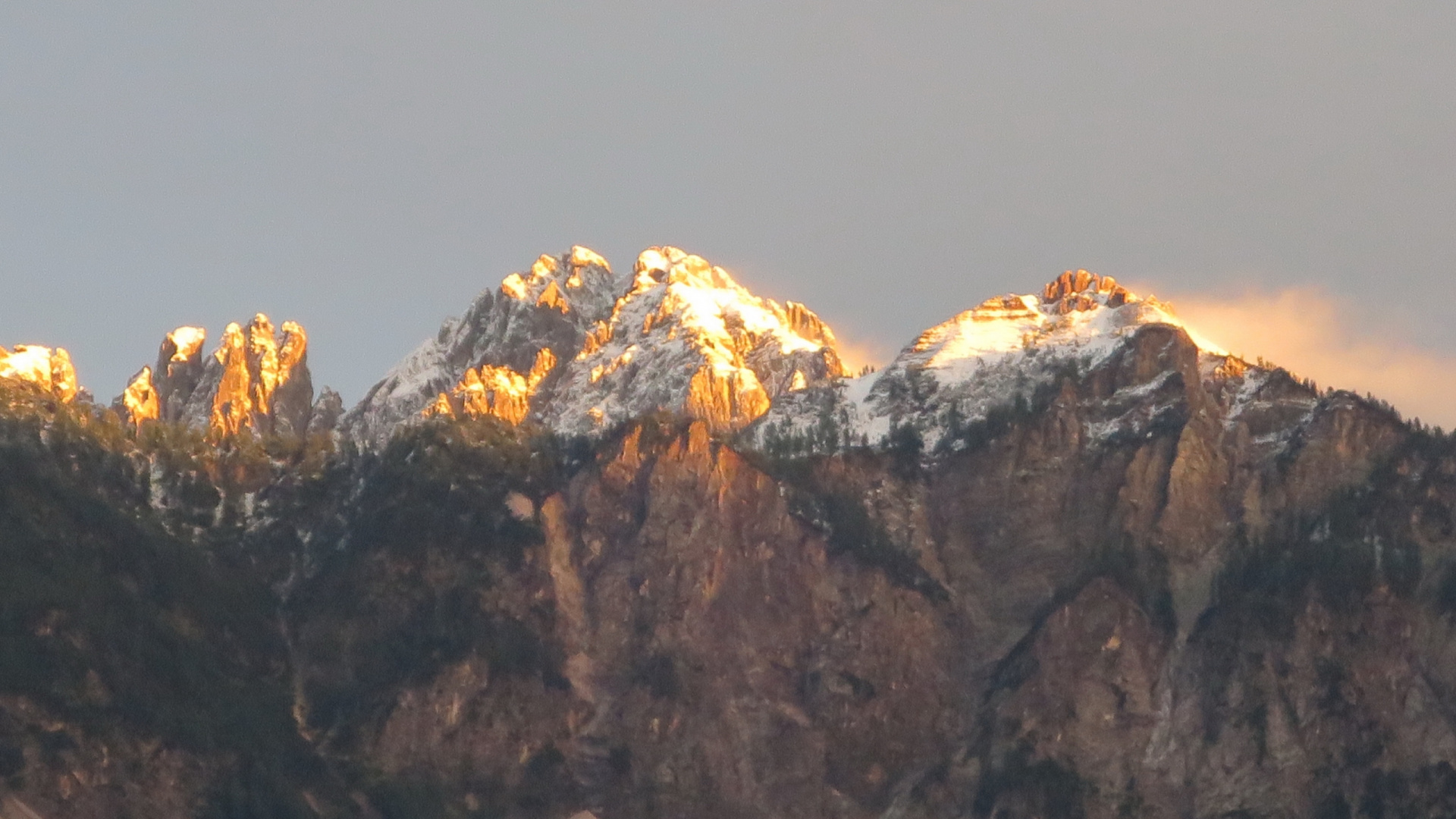 Обои Альпы, горный хребет, облако, гора, растение в разрешении 1920x1080