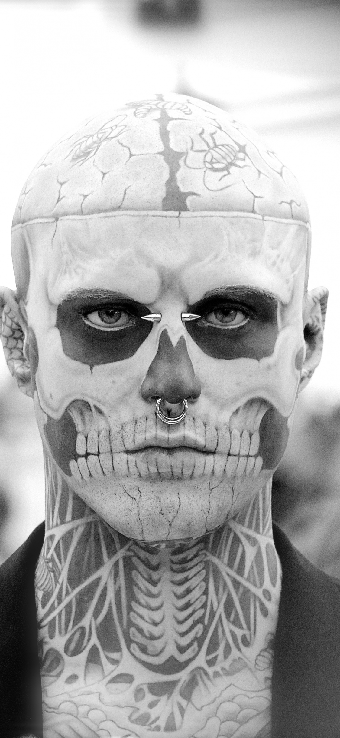 Обои Рик Дженест съемки, зомби, родился этот путь, очки, лоб в разрешении 1125x2436