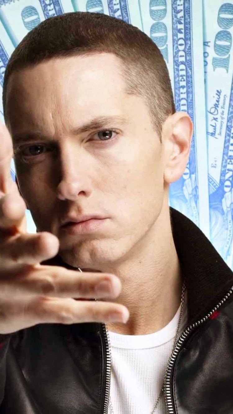 Обои eminem, Не Боится, деньги, наличные деньги, музыкальный продюсер в разрешении 750x1334