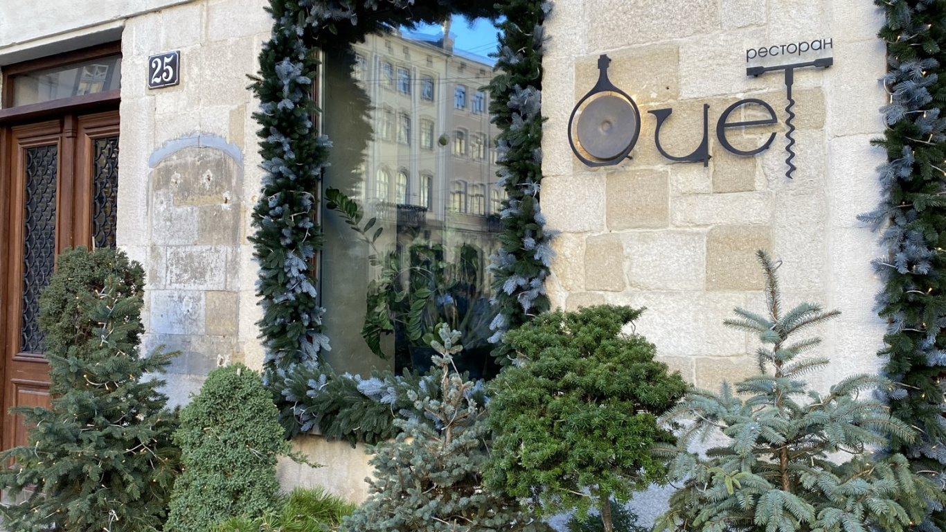 Обои дерево, цветочный горшок, комнатное растение, однолетнее растение в разрешении 1366x768