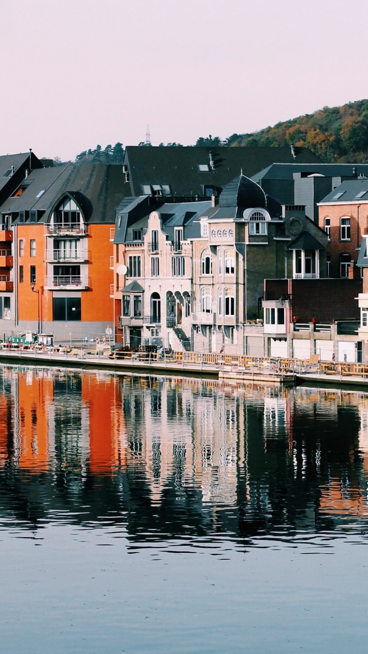 Обои Динан, отражение, вода, городок, водный путь в разрешении 720x1280