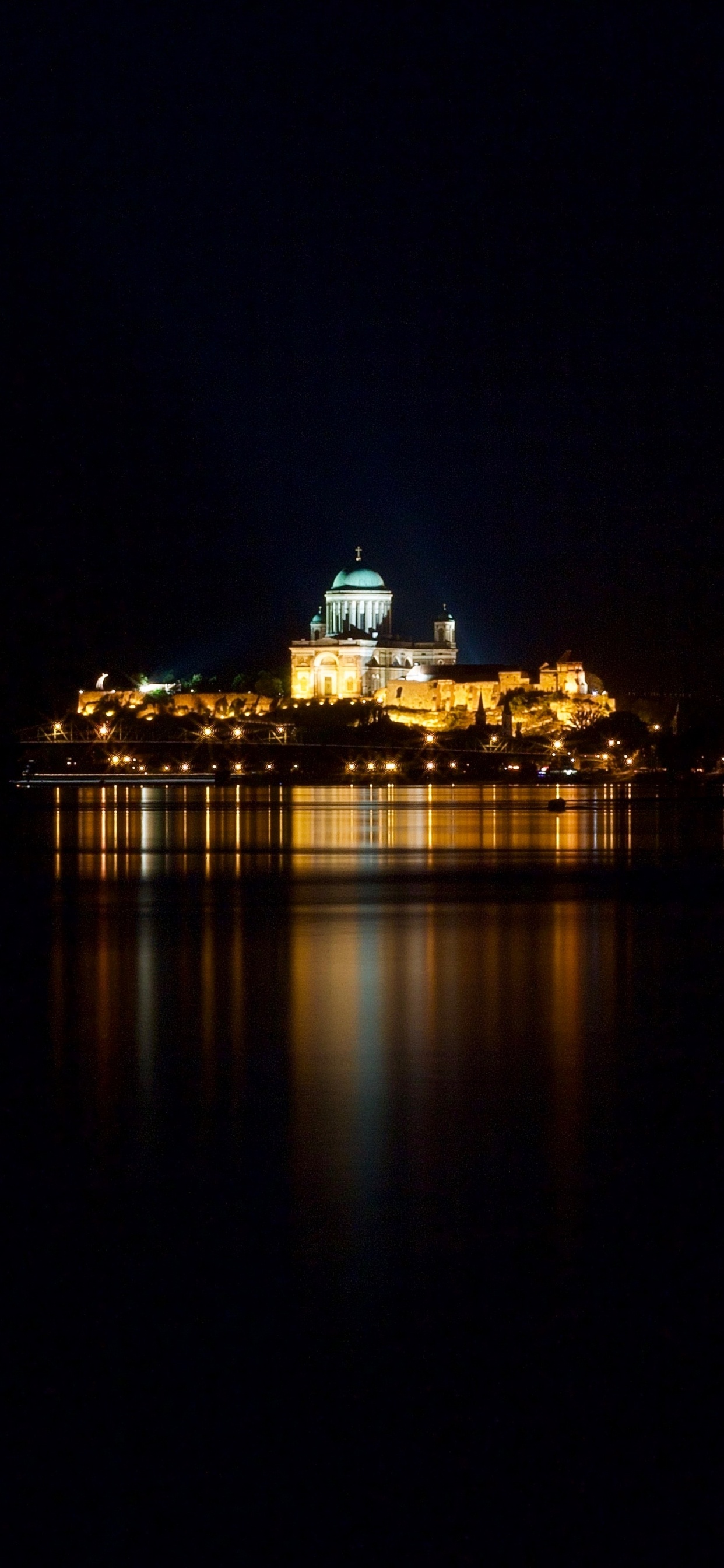 Обои ночь, архитектура, море, темнота, полночь в разрешении 1242x2688