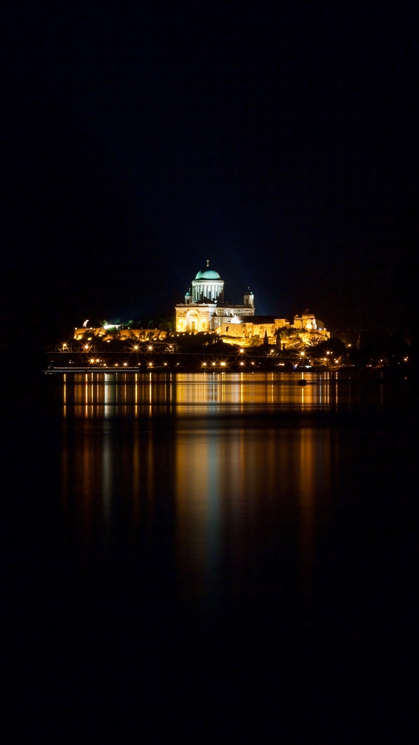 Обои ночь, архитектура, море, темнота, полночь в разрешении 1440x2560