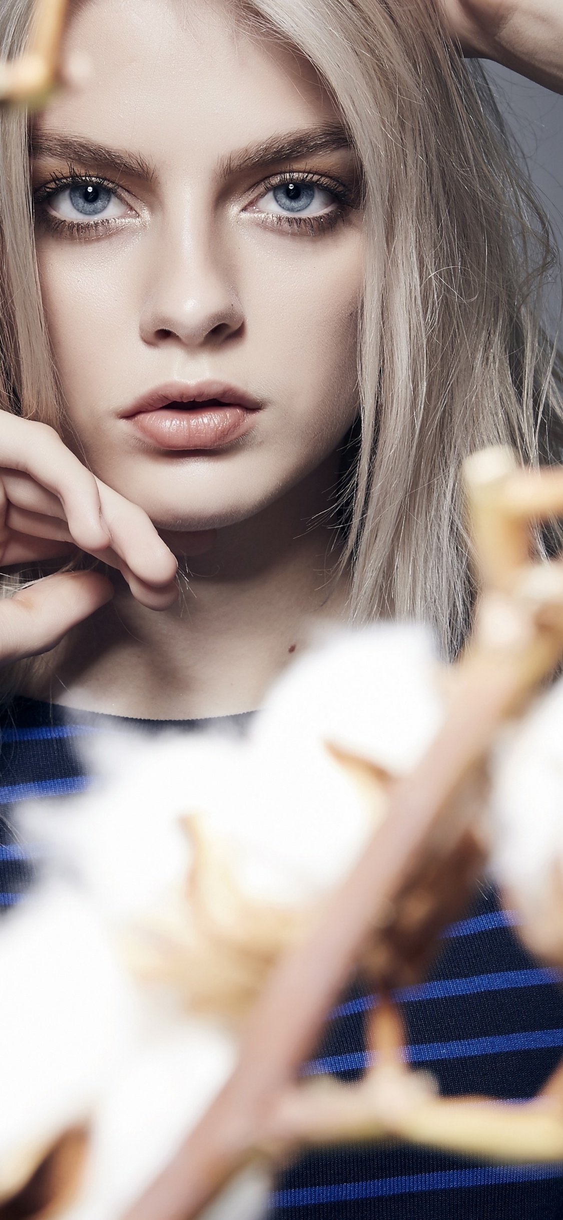 Обои красота, модель, лицо, губа, глаз в разрешении 1125x2436