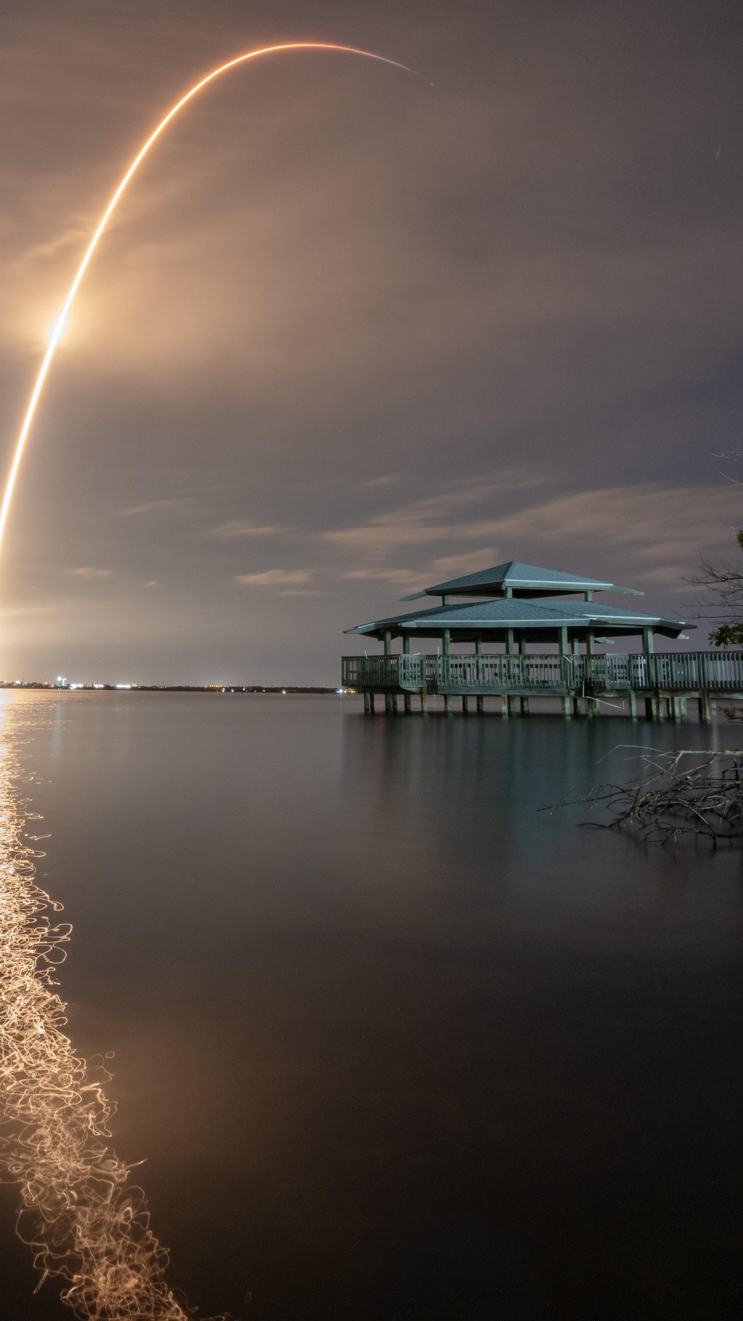 Обои отражение, постер, арт, ракета, вода в разрешении 1080x1920