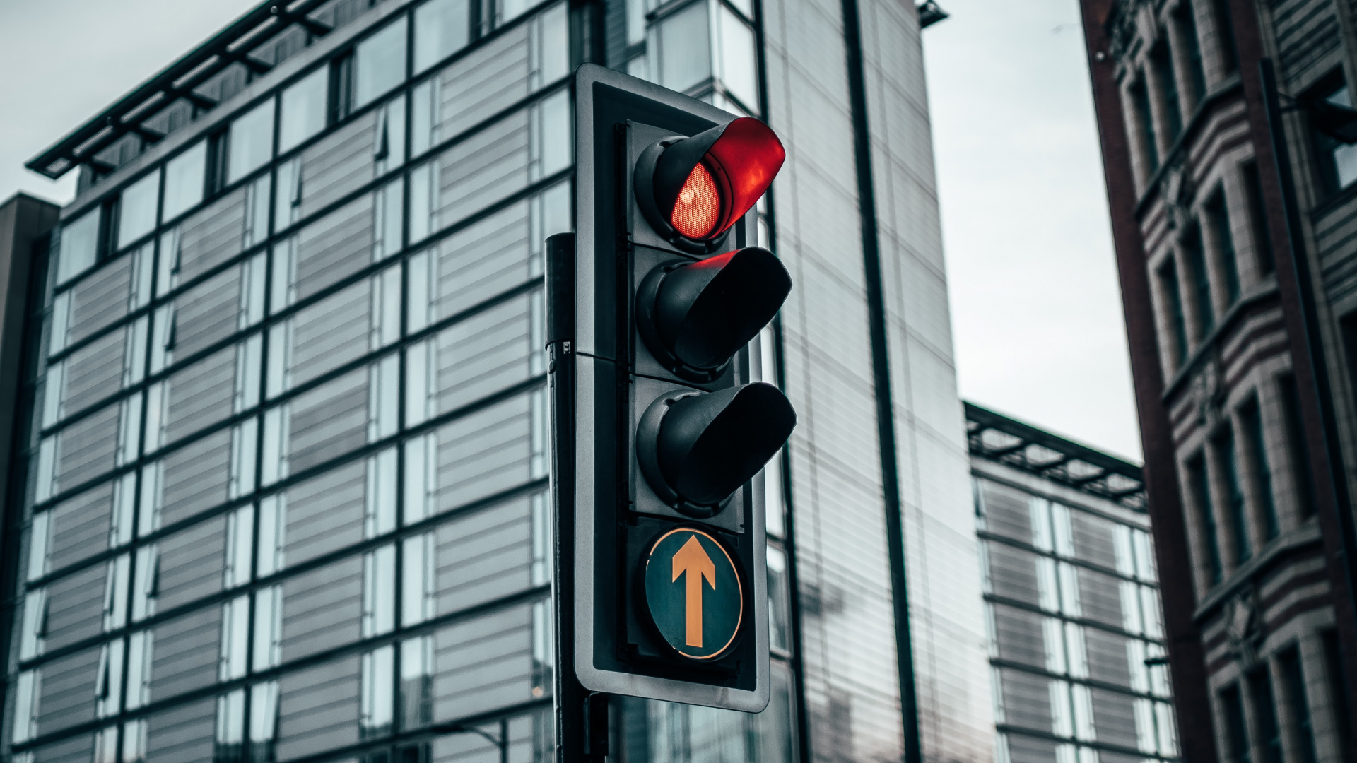 Обои корпоративный штаб, фасад, свет, метрополия, город в разрешении 1920x1080