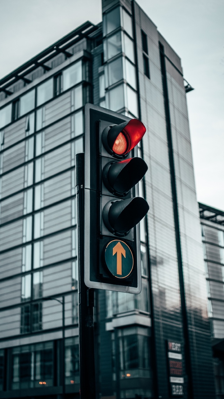 Обои корпоративный штаб, фасад, свет, метрополия, город в разрешении 720x1280