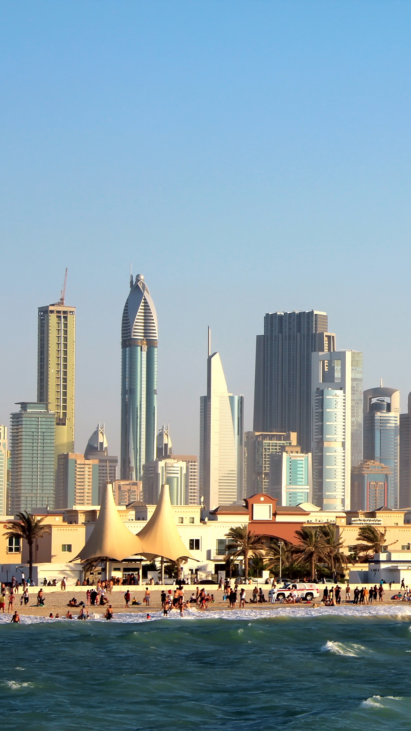 Обои вышка, небоскреб, город, линия горизонта, городской пейзаж в разрешении 1440x2560