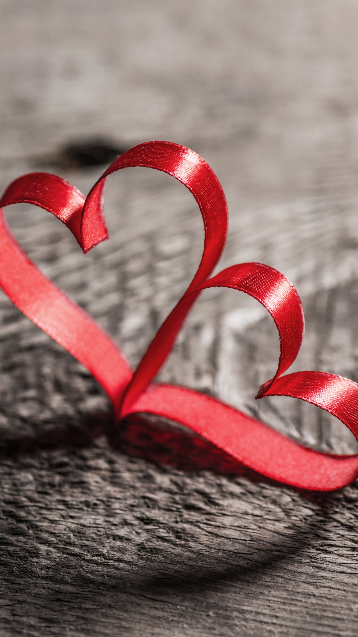 Обои сердце, красный цвет, любовь, палец, День Святого Валентина в разрешении 1440x2560