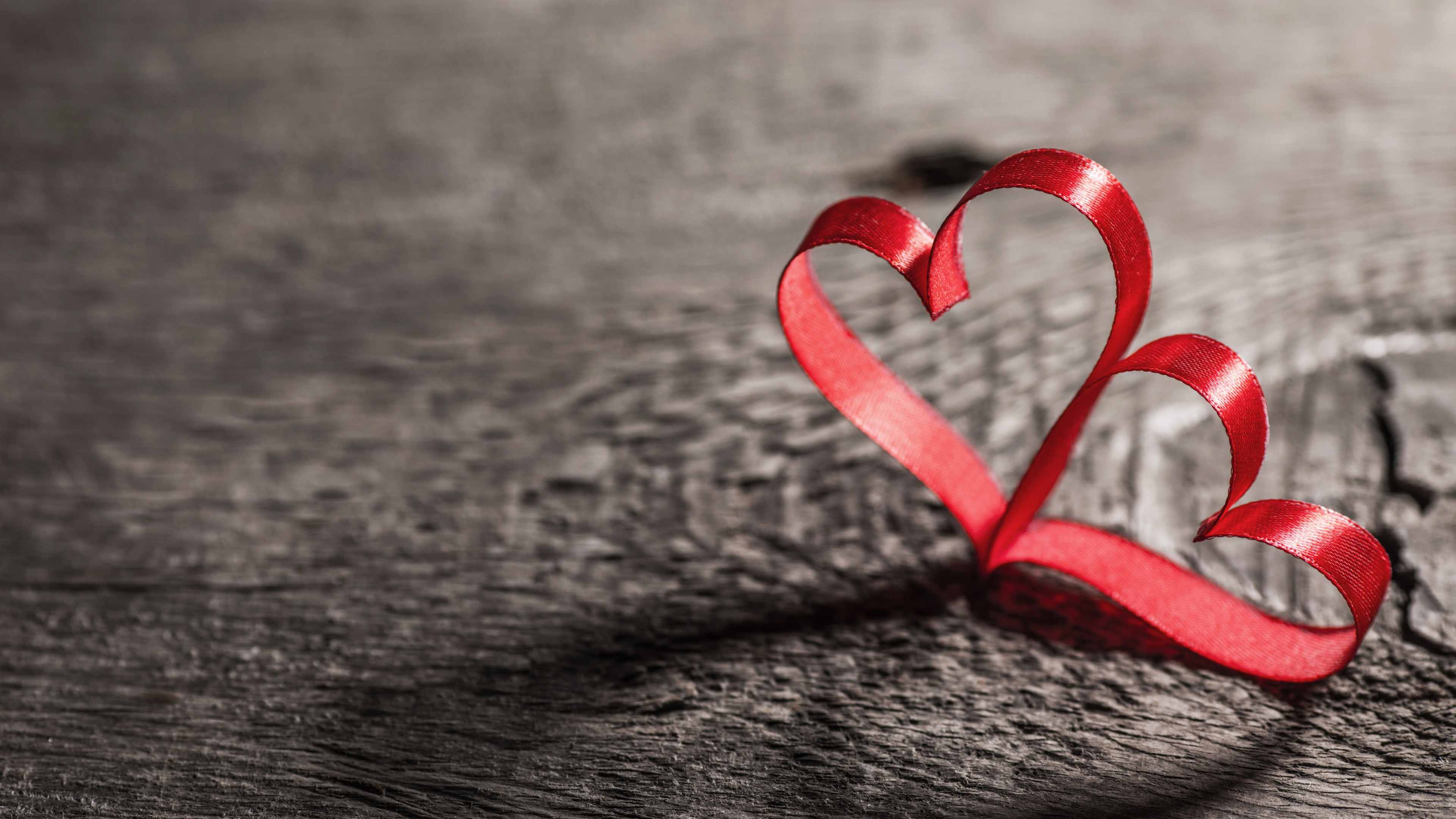 Обои сердце, красный цвет, любовь, палец, День Святого Валентина в разрешении 3840x2160