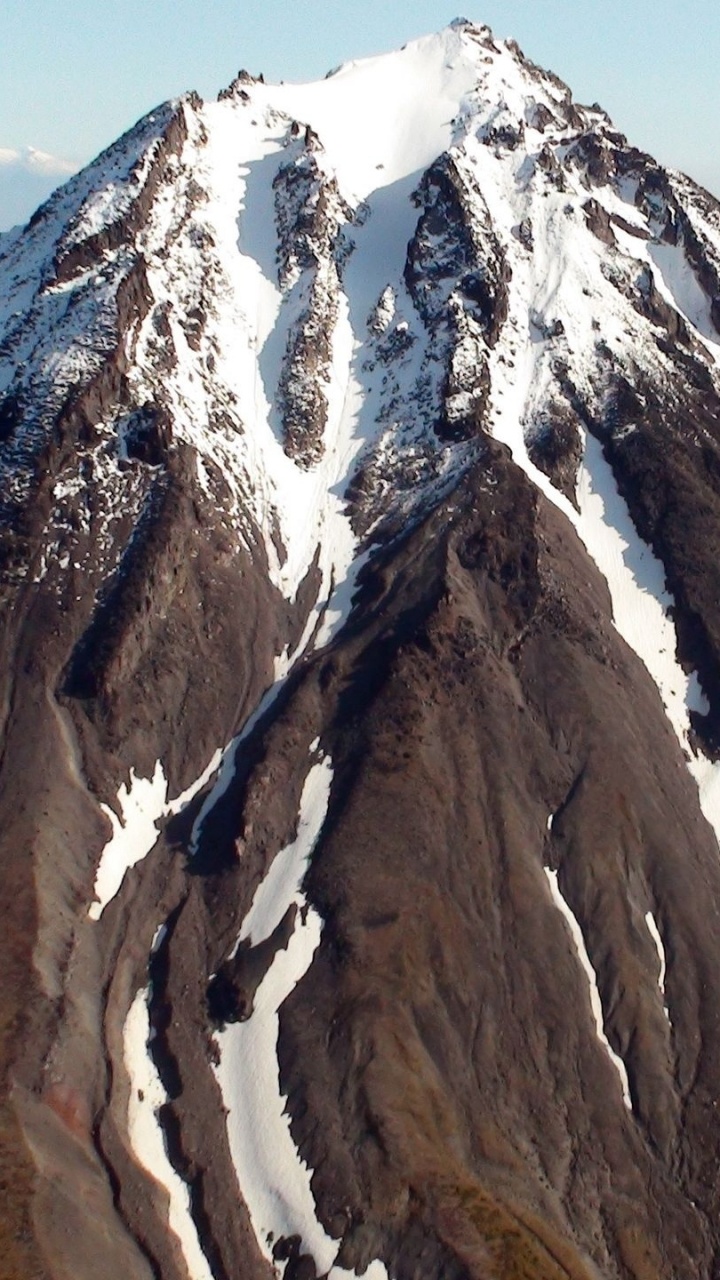 Обои вулканы камчатки, Камчатский полуостров, вулкан, горный рельеф, гора в разрешении 720x1280