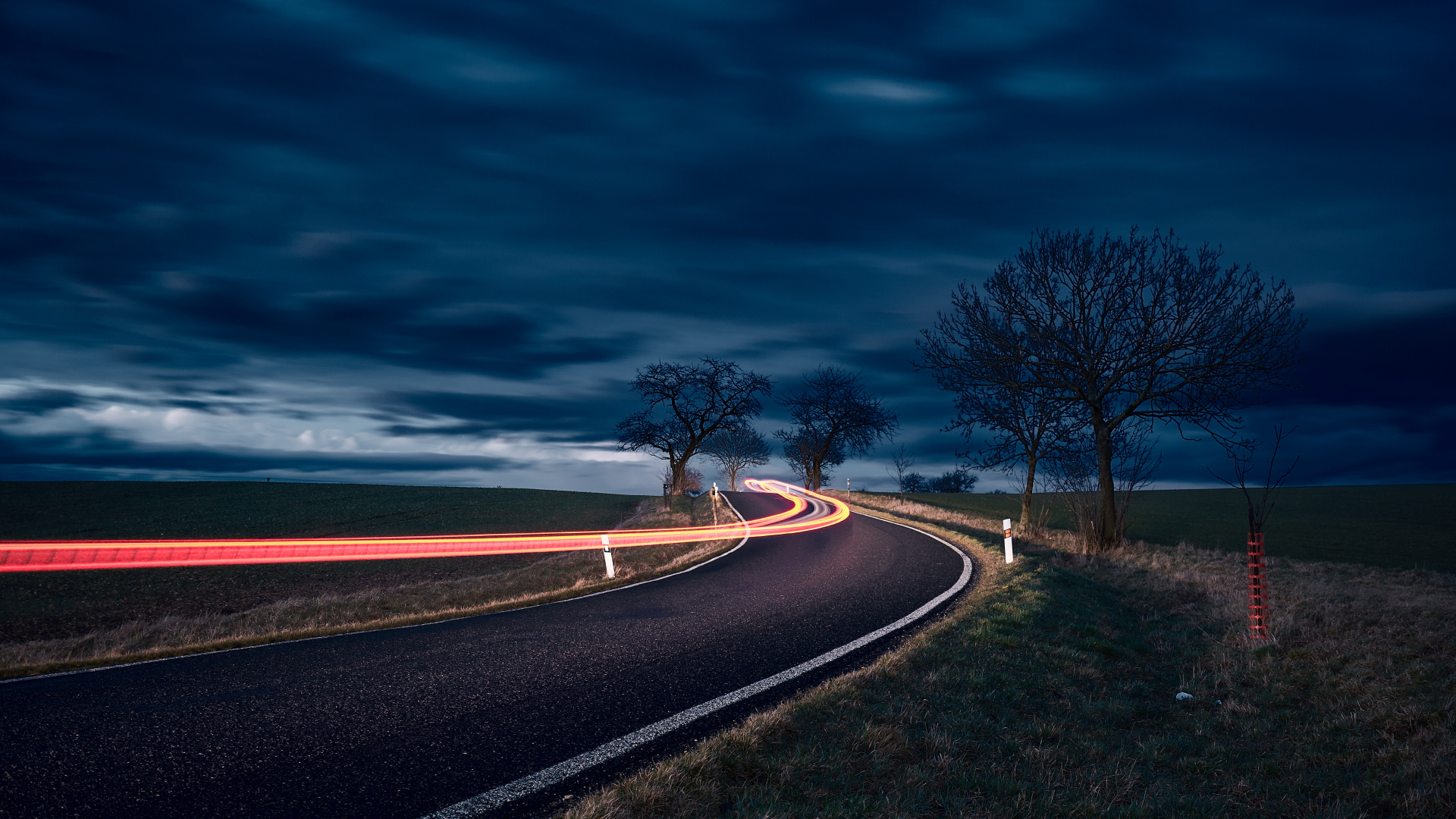 Обои дорога, ночь, синий, облако, дерево в разрешении 1920x1080