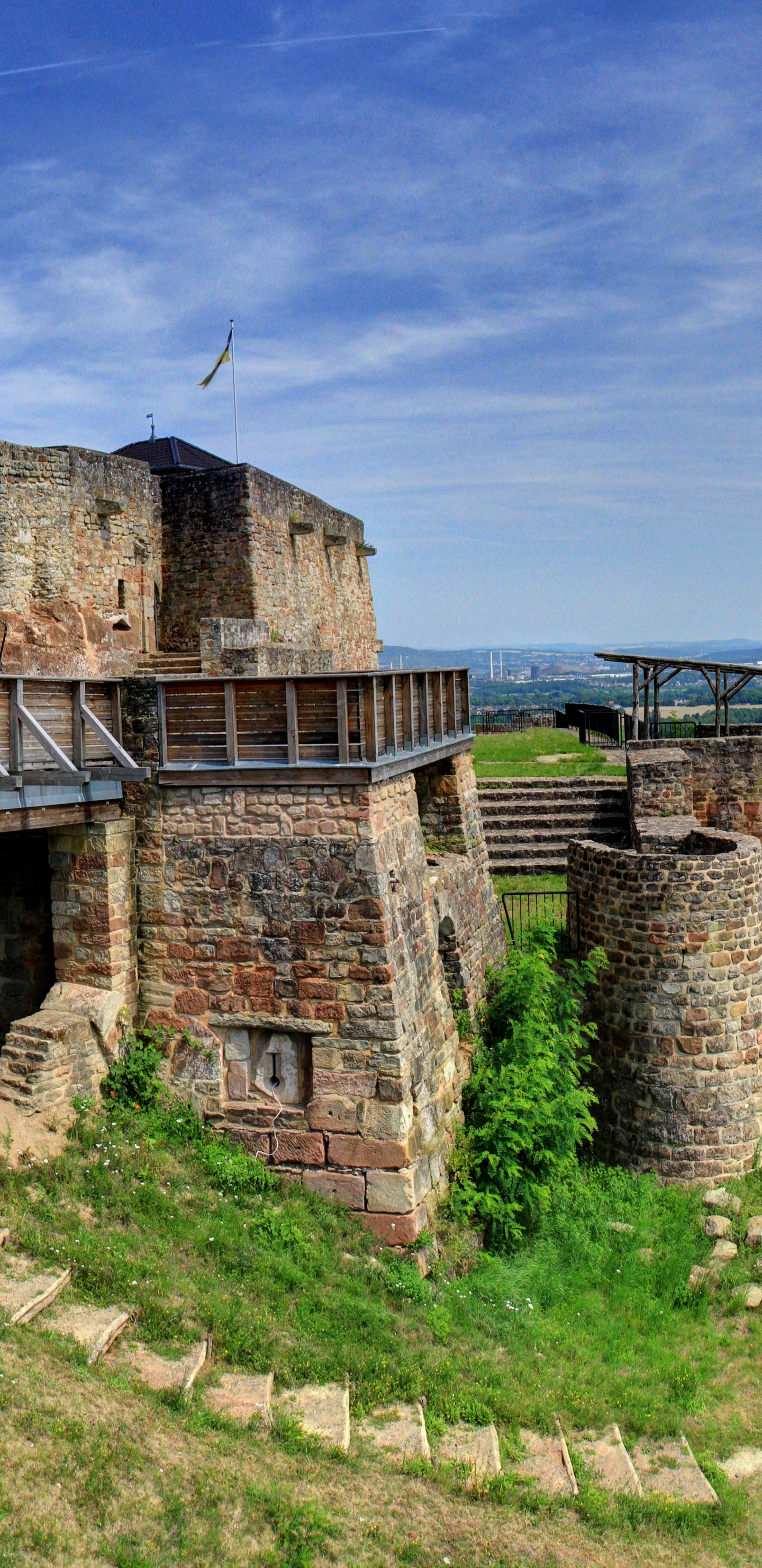 Обои фортификация, историческое место, развалины, откос, ориентир в разрешении 1440x2960