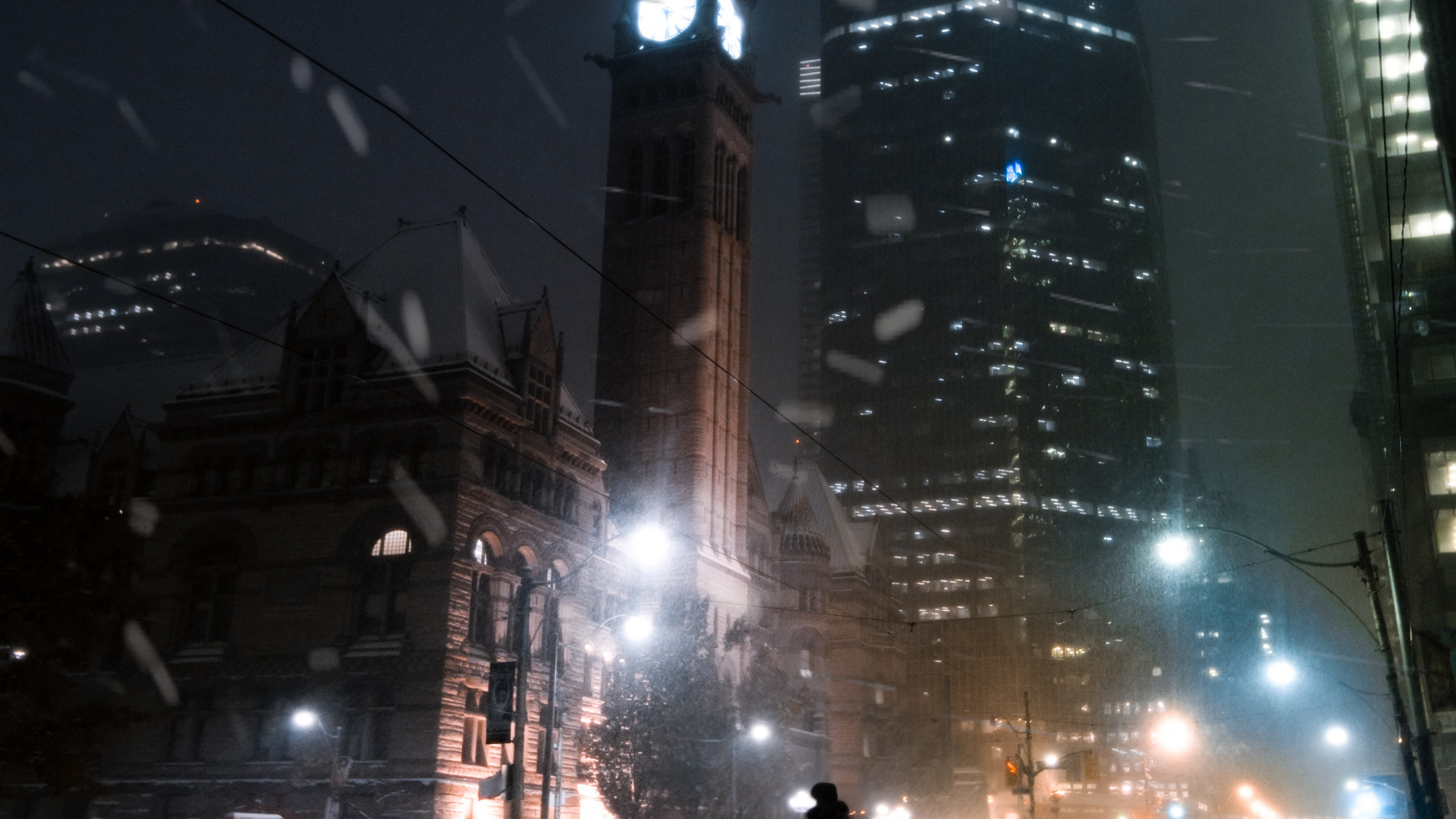 Обои небоскреб, архитектура, свет, здание, город в разрешении 2560x1440