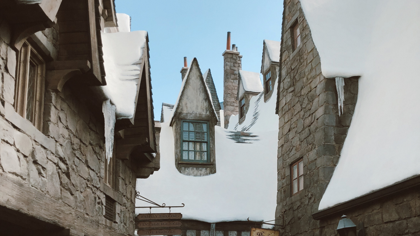 Обои средневековая архитектура, окно, история, соседство, свойство в разрешении 1366x768