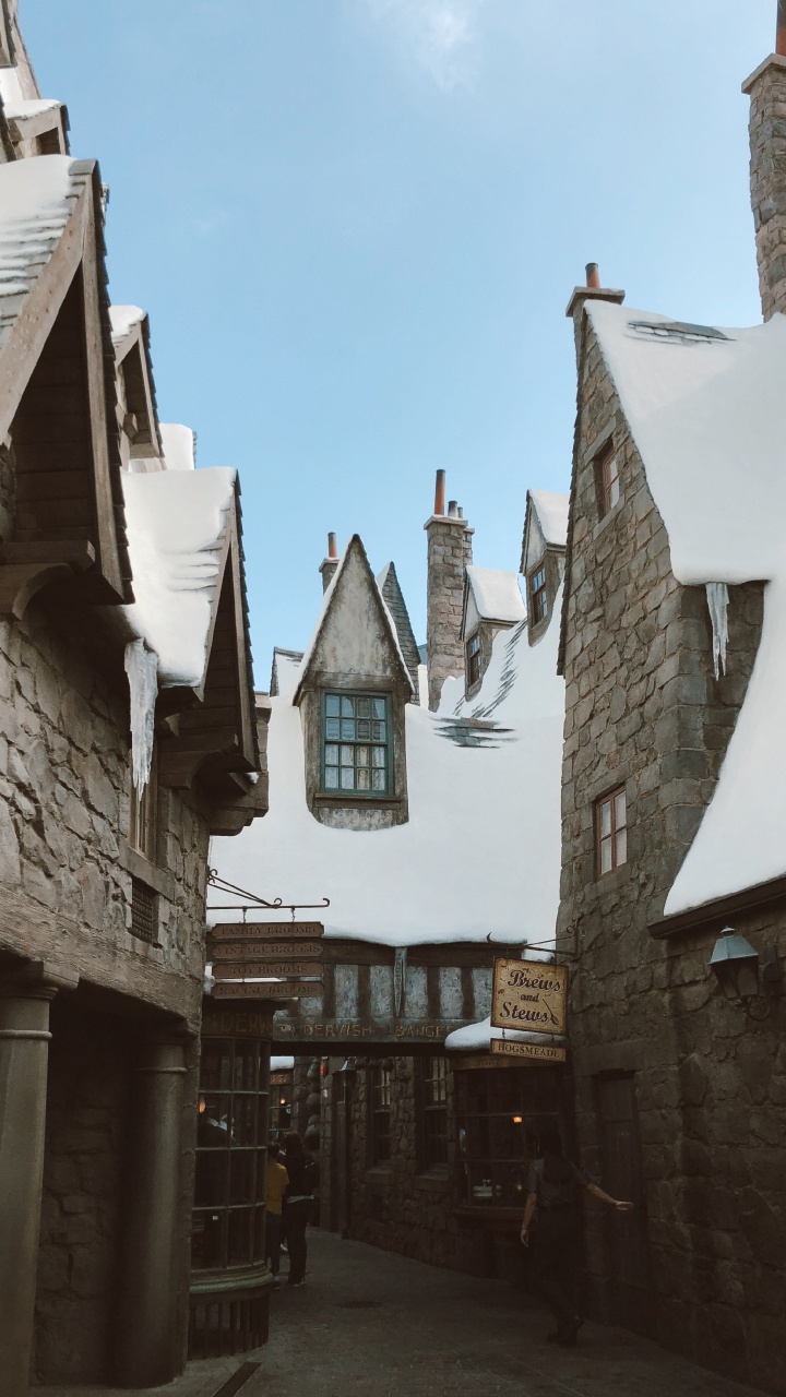 Обои средневековая архитектура, окно, история, соседство, свойство в разрешении 720x1280