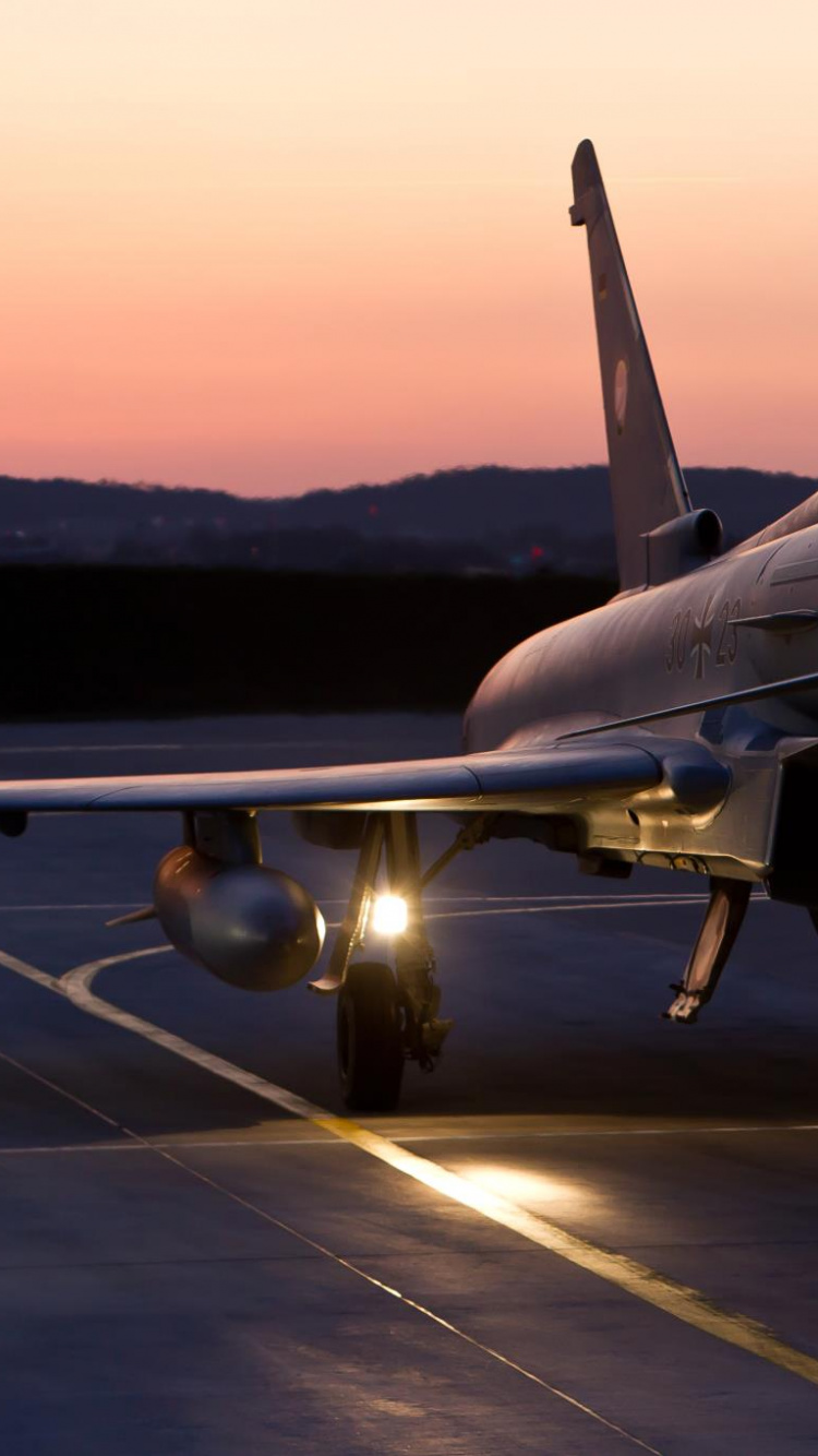 Обои Еврофайтер Тайфун, многоцелевые боевые самолеты, самолет, самолеты, авиация в разрешении 750x1334