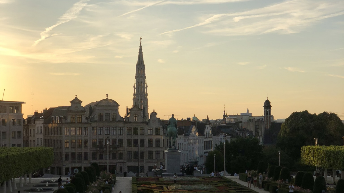 Обои гора искусств, водоем, ночь, дорога, природа в разрешении 1366x768