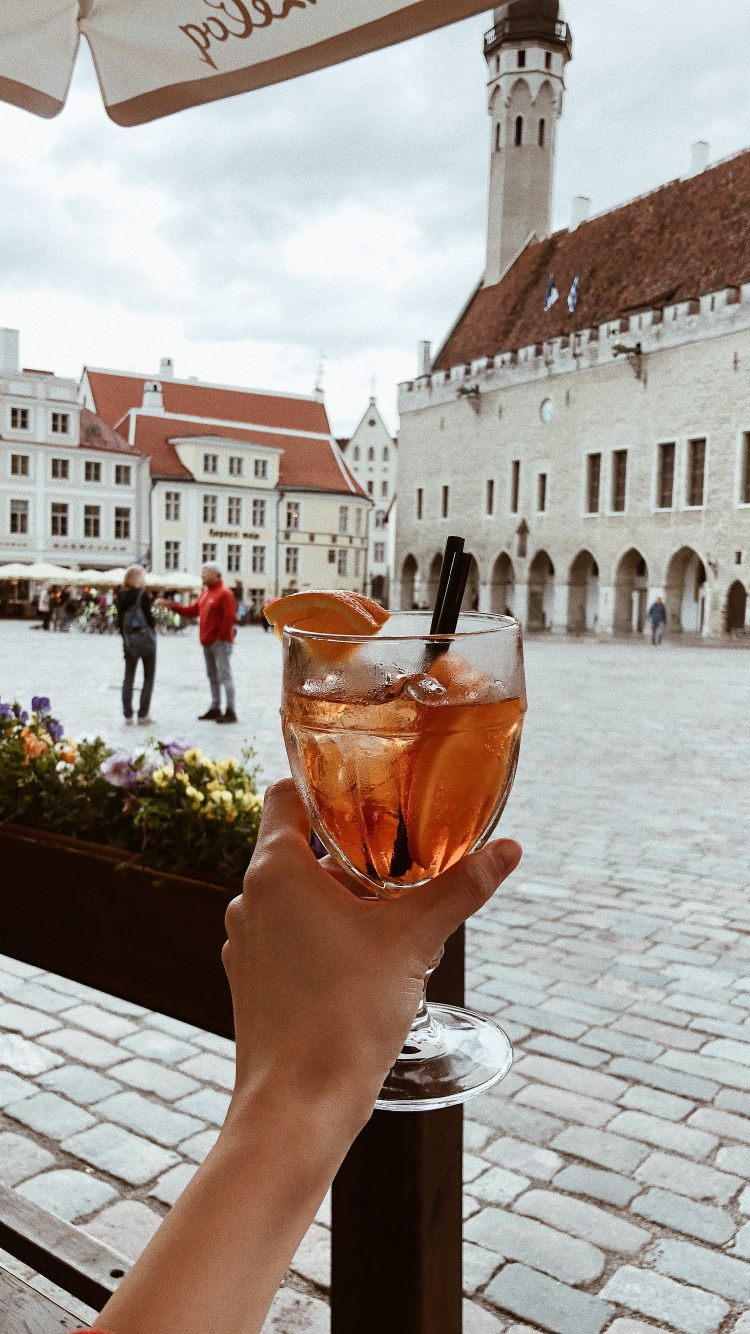 Обои Ратушная площадь, Таллинская Ратуша, вода, туризм, водоем в разрешении 750x1334