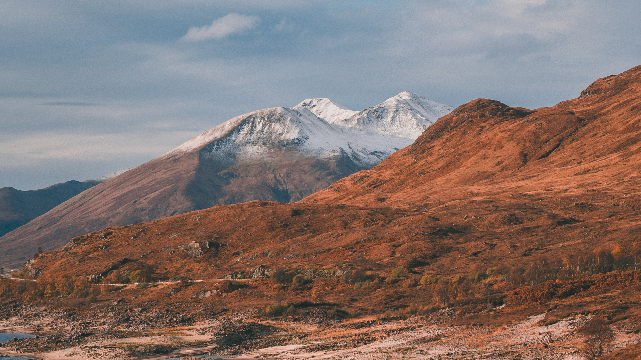 Обои нагорье, горный рельеф, гора, дикая местность, холм в разрешении 2560x1440