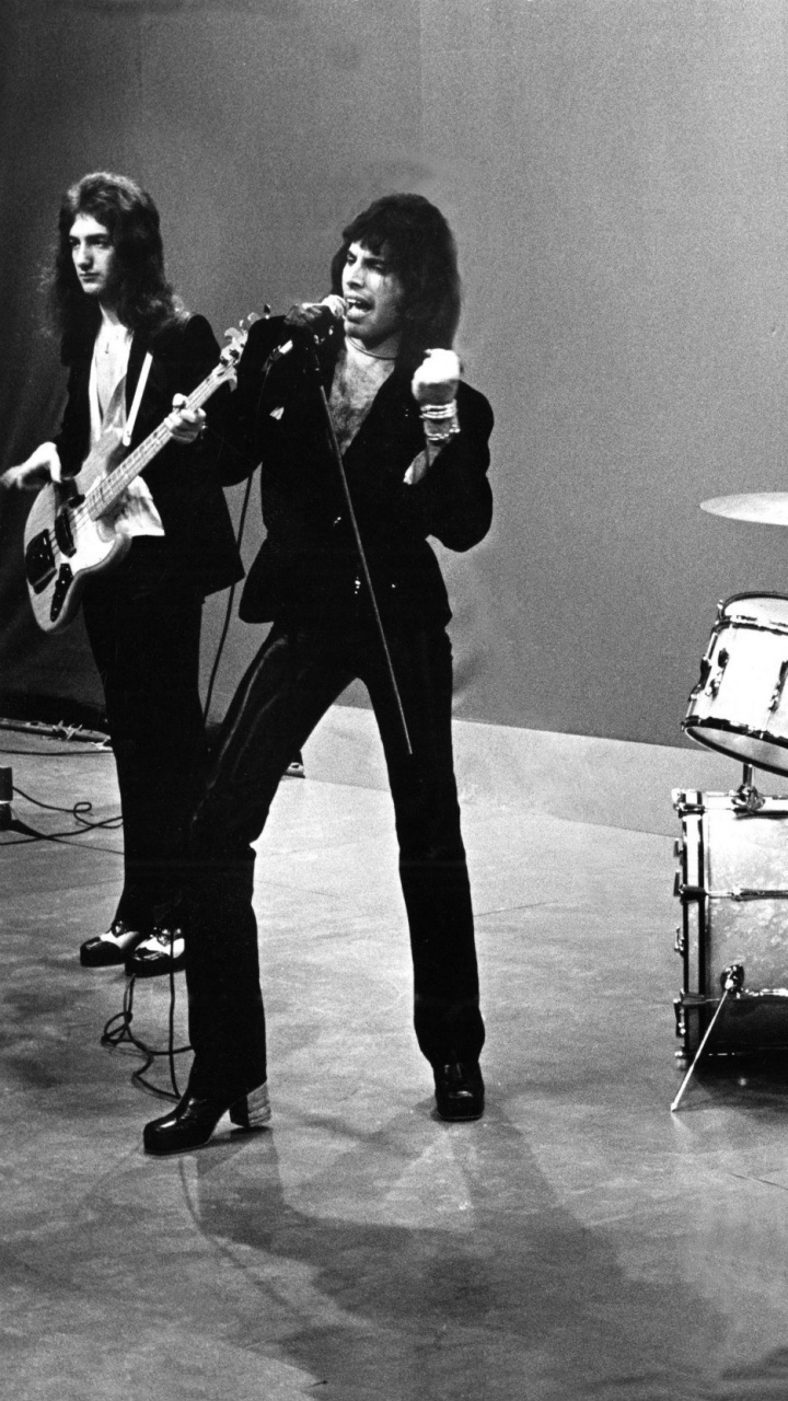 Обои Королева, музыка, музыкант, музыкальный инструмент, гитара в разрешении 720x1280