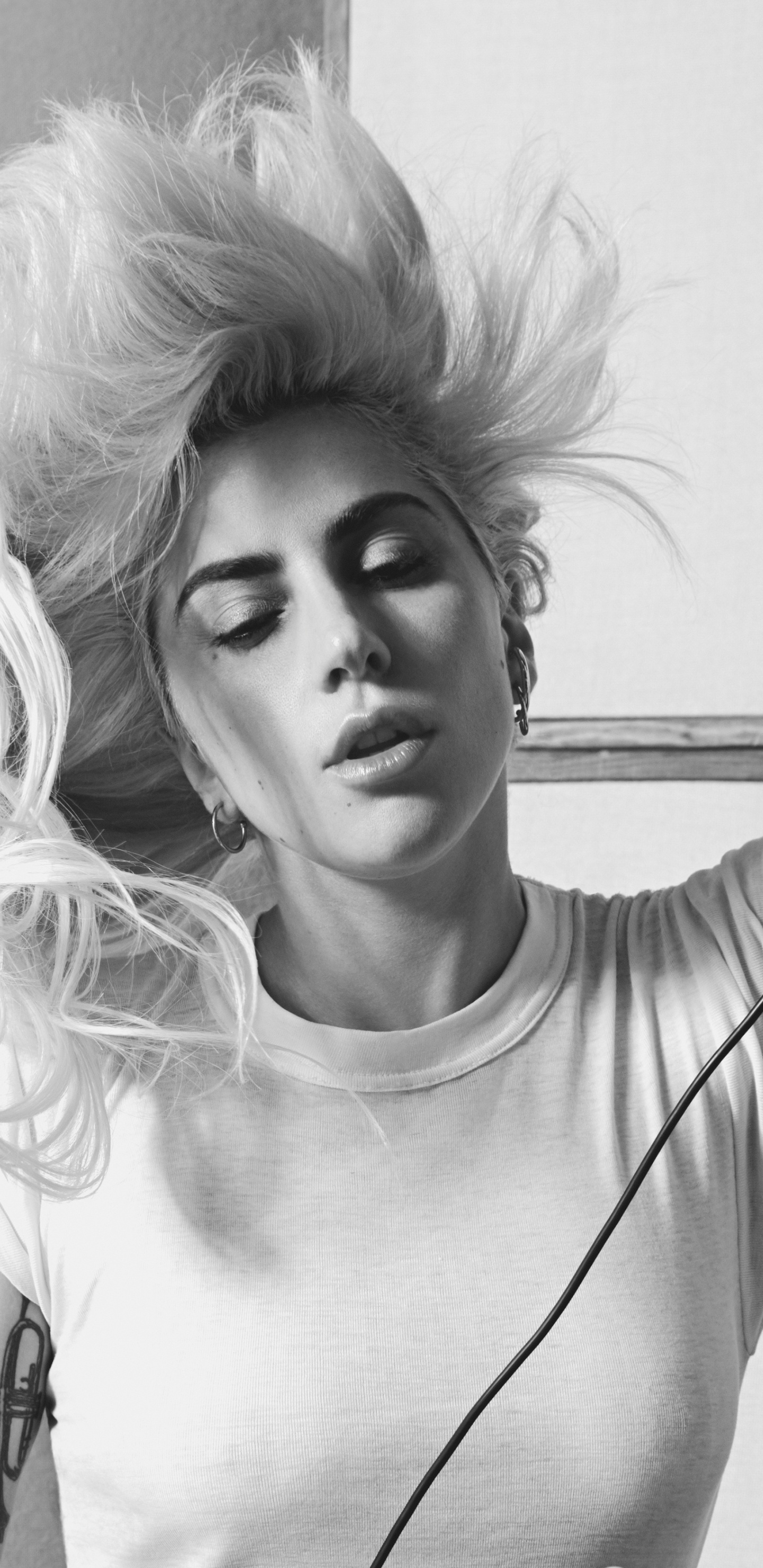 Обои леди Гага, Джоан, Альбом, плечо, монохромный в разрешении 1440x2960
