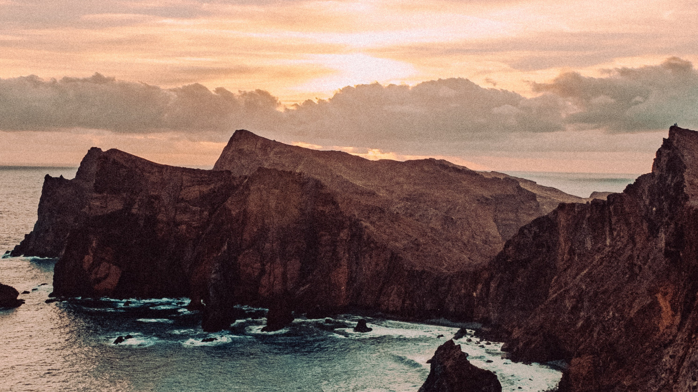 Обои море, вода, облако, гидроресурсы, природный ландшафт в разрешении 1366x768