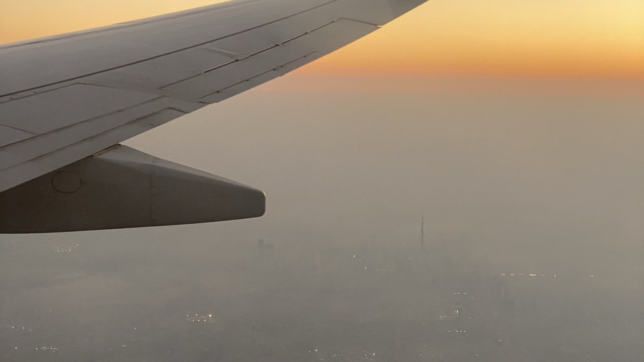 Обои самолет, дневное время, авиалайнер, атмосфера, воздушное путешествие в разрешении 1280x720