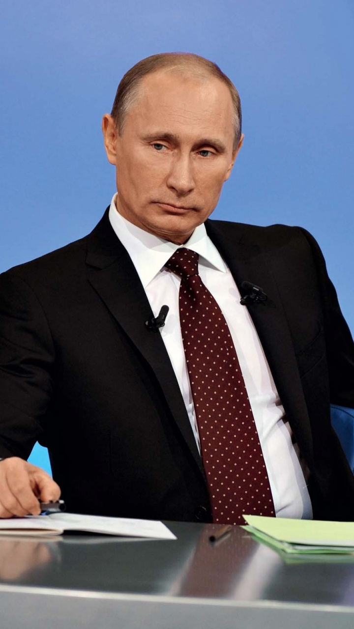 Обои Россия, президент Российской Федерации, бизнес, смокинг, костюм в разрешении 720x1280