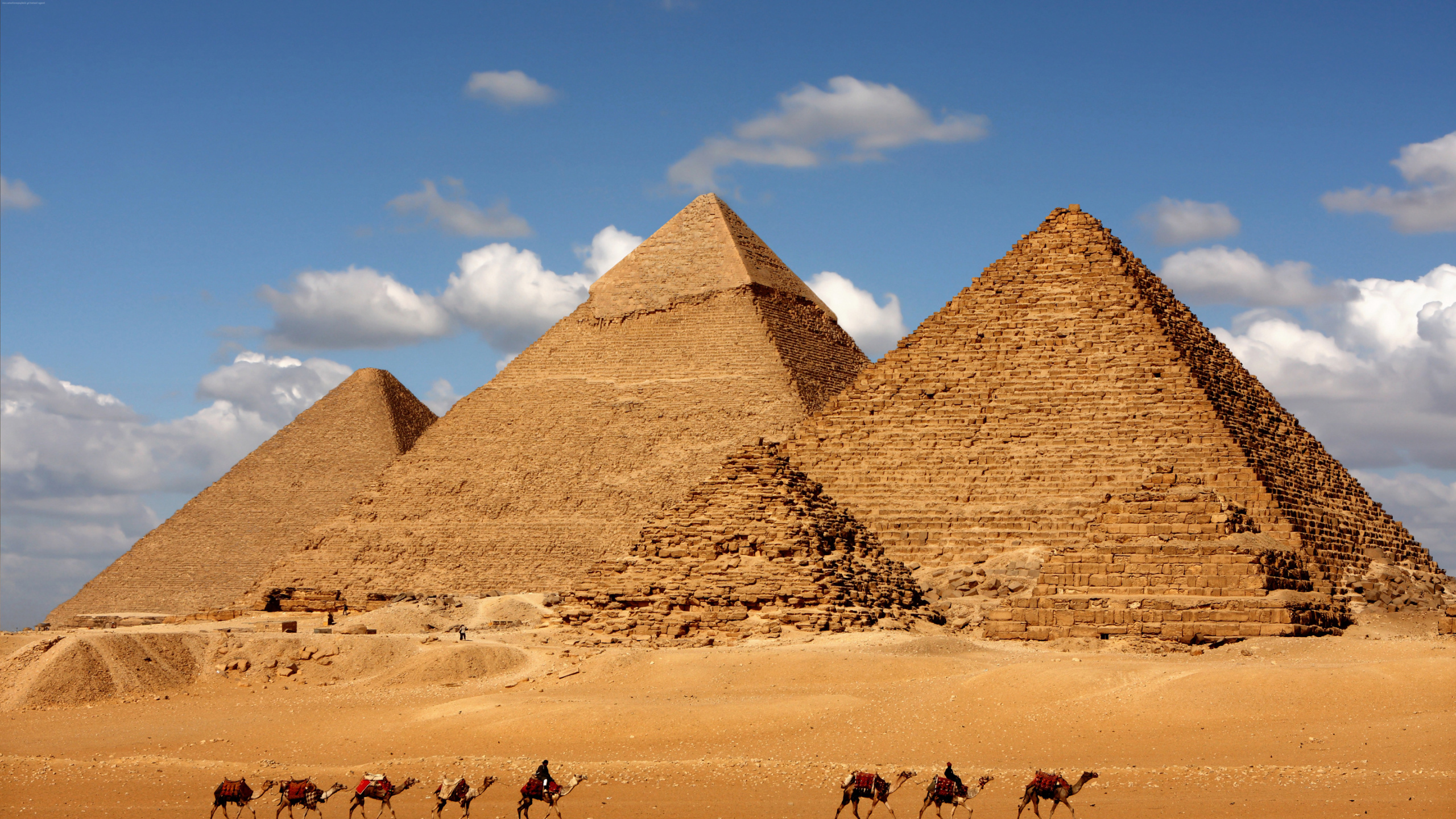 Обои египетская пирамида, пирамида, историческое место, ориентир, памятник в разрешении 2560x1440