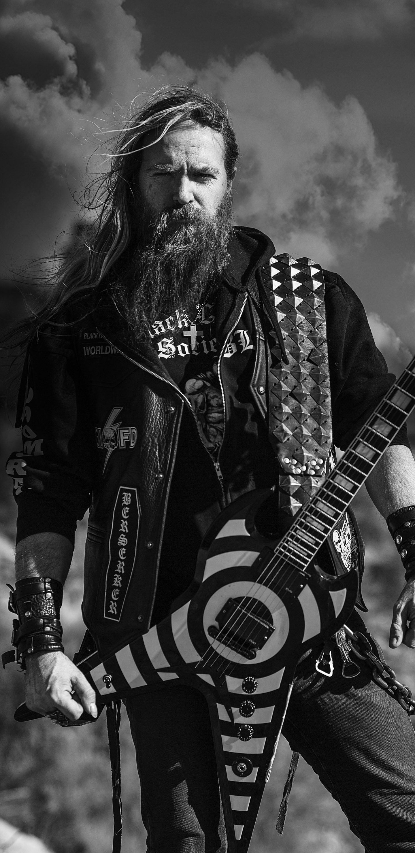 Обои Черный Общество Этикетка, гитара, тяжелый металл, гитарист, струнный инструмент в разрешении 1440x2960