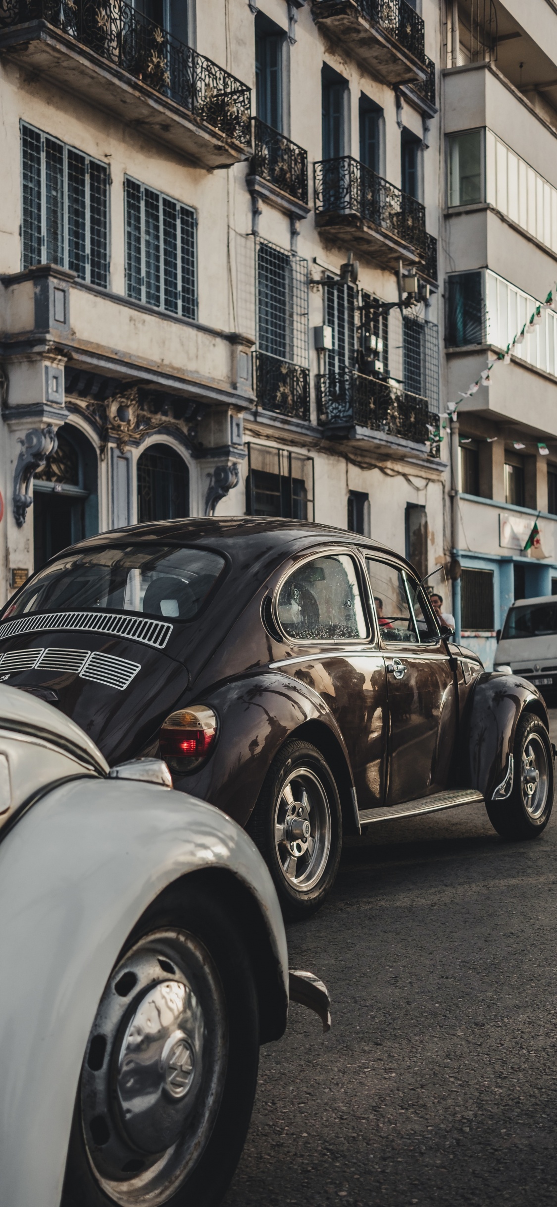 Обои легковые автомобили, спорткар, классический автомобиль, Фольксваген, Форд Мустанг в разрешении 1125x2436